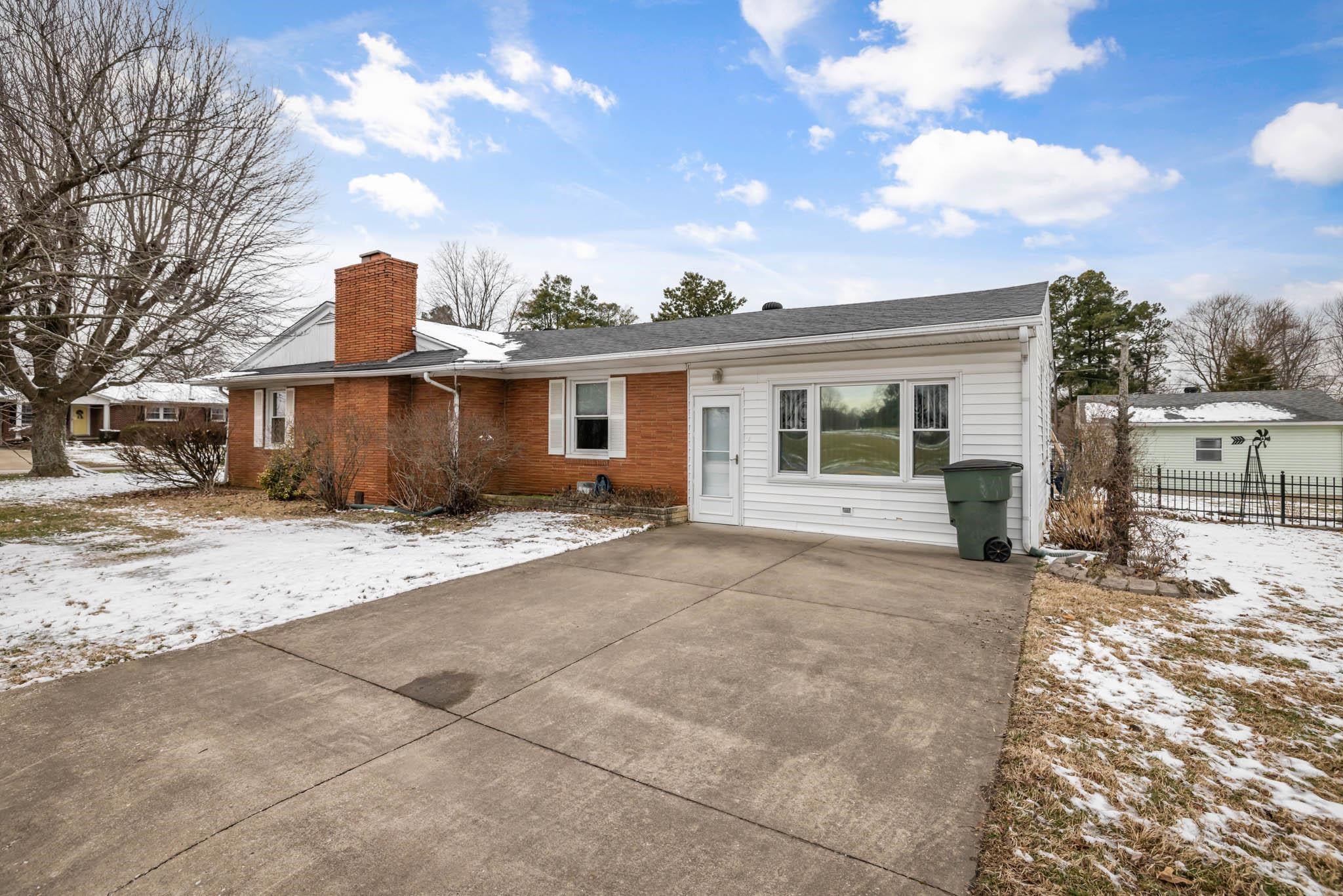 4235 Pendley Court, Owensboro, Kentucky 42301, 4 Bedrooms Bedrooms, ,2 BathroomsBathrooms,Single Family Residence,For Sale,Pendley Court,91602