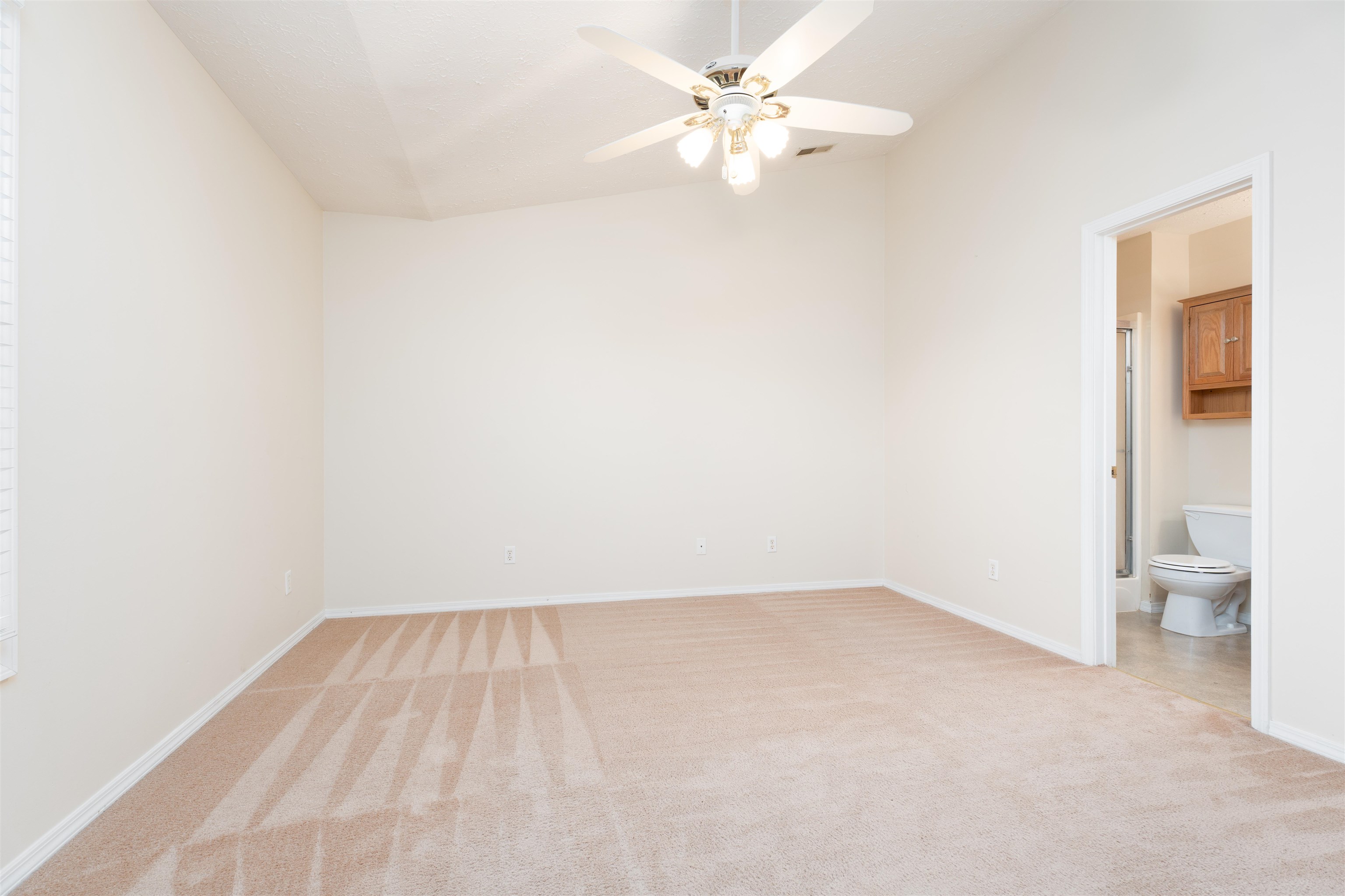 2431 Cascade Pointe, Owensboro, Kentucky 42301, 3 Bedrooms Bedrooms, ,2 BathroomsBathrooms,Single Family Residence,For Sale,Cascade Pointe,91611
