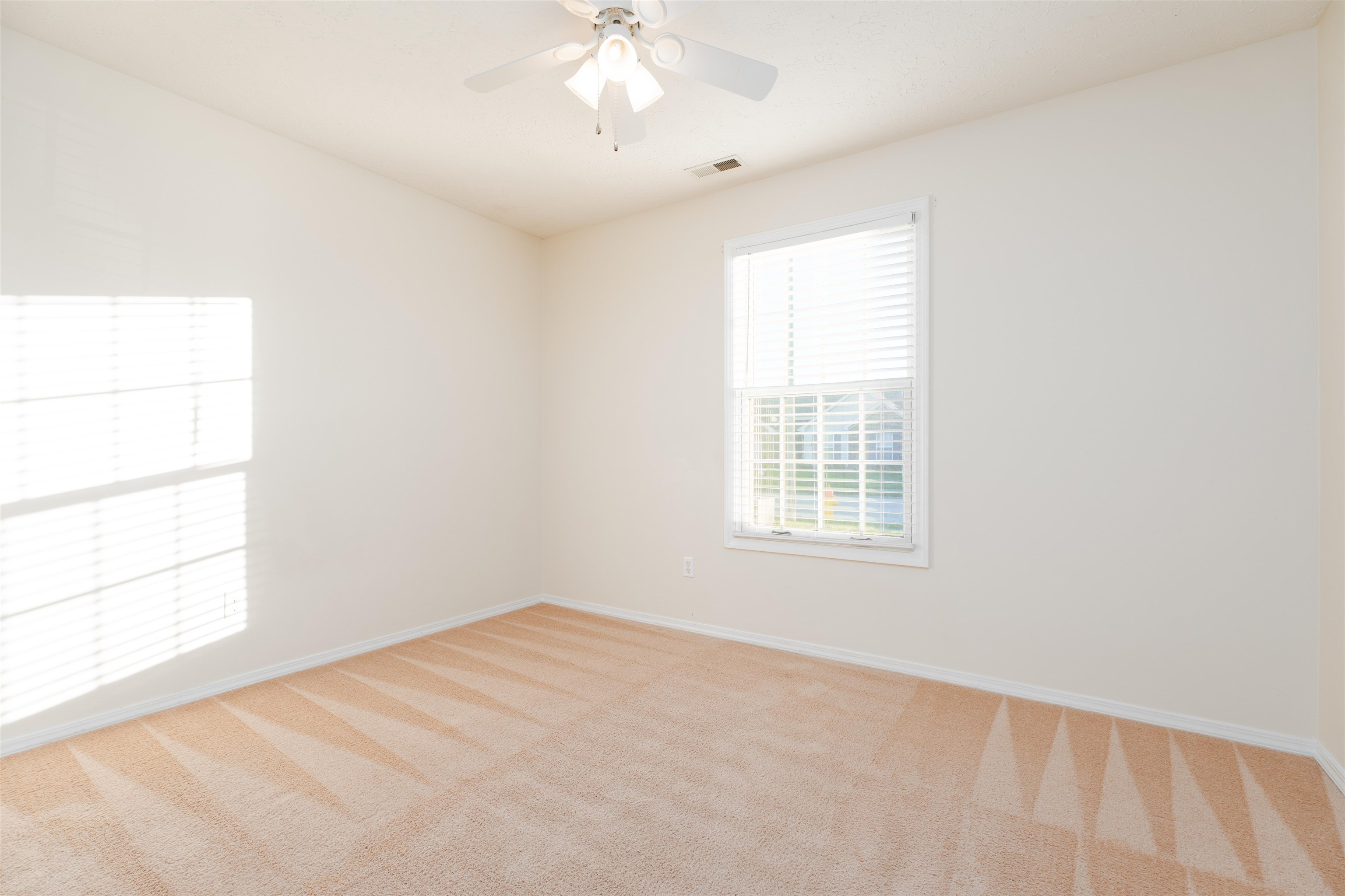 2431 Cascade Pointe, Owensboro, Kentucky 42301, 3 Bedrooms Bedrooms, ,2 BathroomsBathrooms,Single Family Residence,For Sale,Cascade Pointe,91611