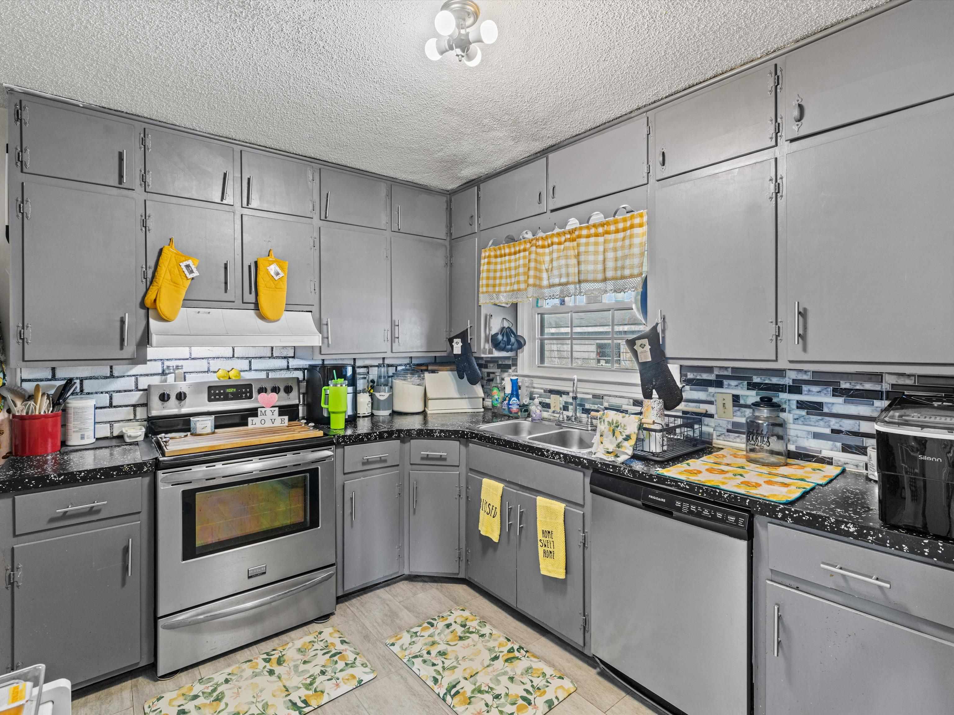 409 State Route 1543, Hartford, Kentucky 42347, 3 Bedrooms Bedrooms, ,2 BathroomsBathrooms,Single Family Residence,For Sale,State Route 1543,91617