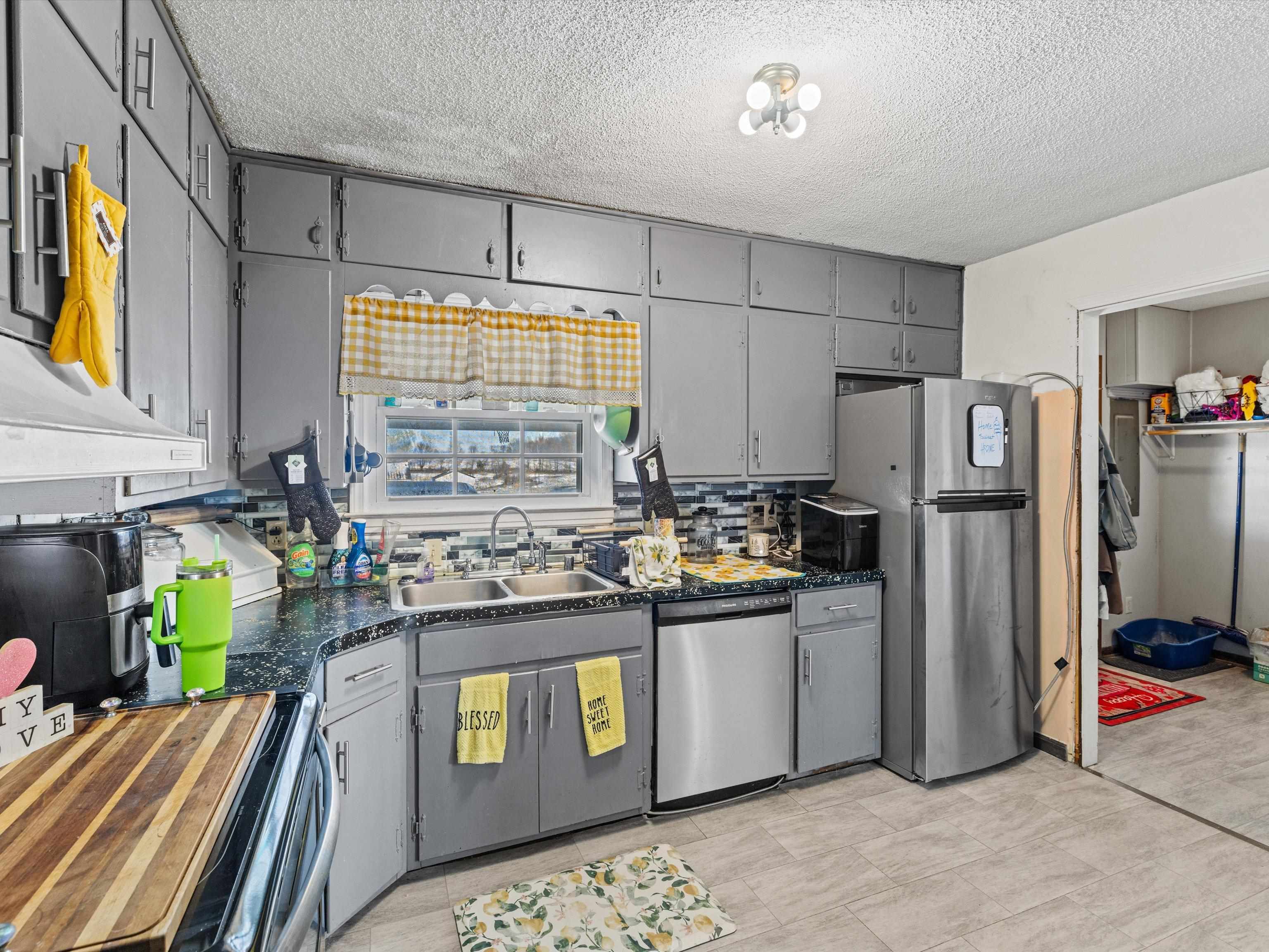 409 State Route 1543, Hartford, Kentucky 42347, 3 Bedrooms Bedrooms, ,2 BathroomsBathrooms,Single Family Residence,For Sale,State Route 1543,91617