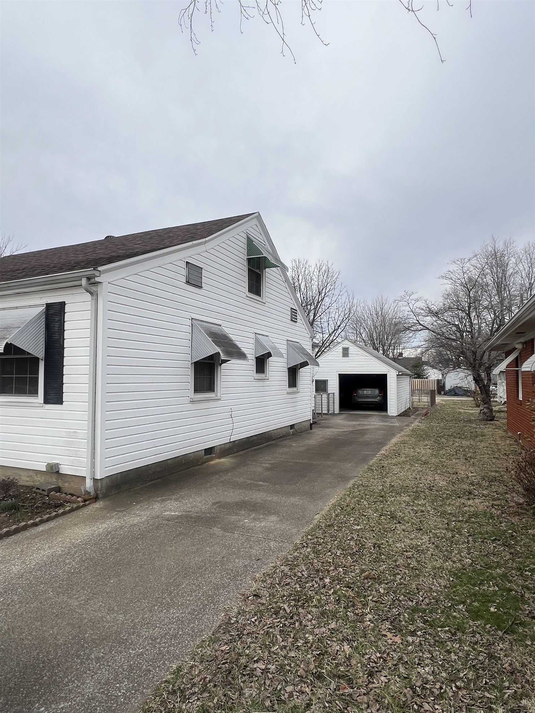 521 22nd St, Owensboro, Kentucky 42303, 3 Bedrooms Bedrooms, ,2 BathroomsBathrooms,Single Family Residence,For Sale,22nd St,91623