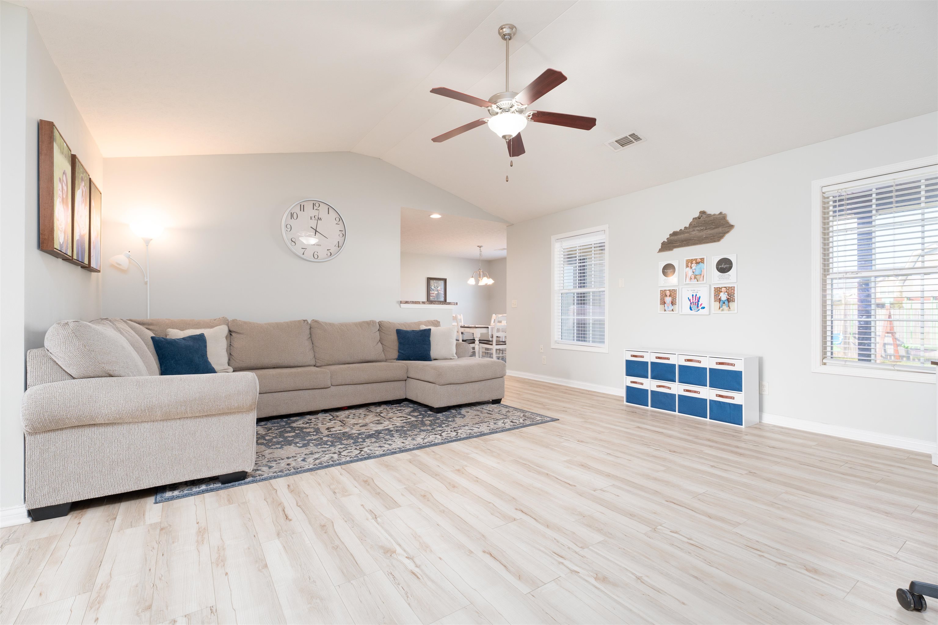 422 Camden Cir, Owensboro, Kentucky 42301, 3 Bedrooms Bedrooms, ,2 BathroomsBathrooms,Single Family Residence,For Sale,Camden Cir,91628