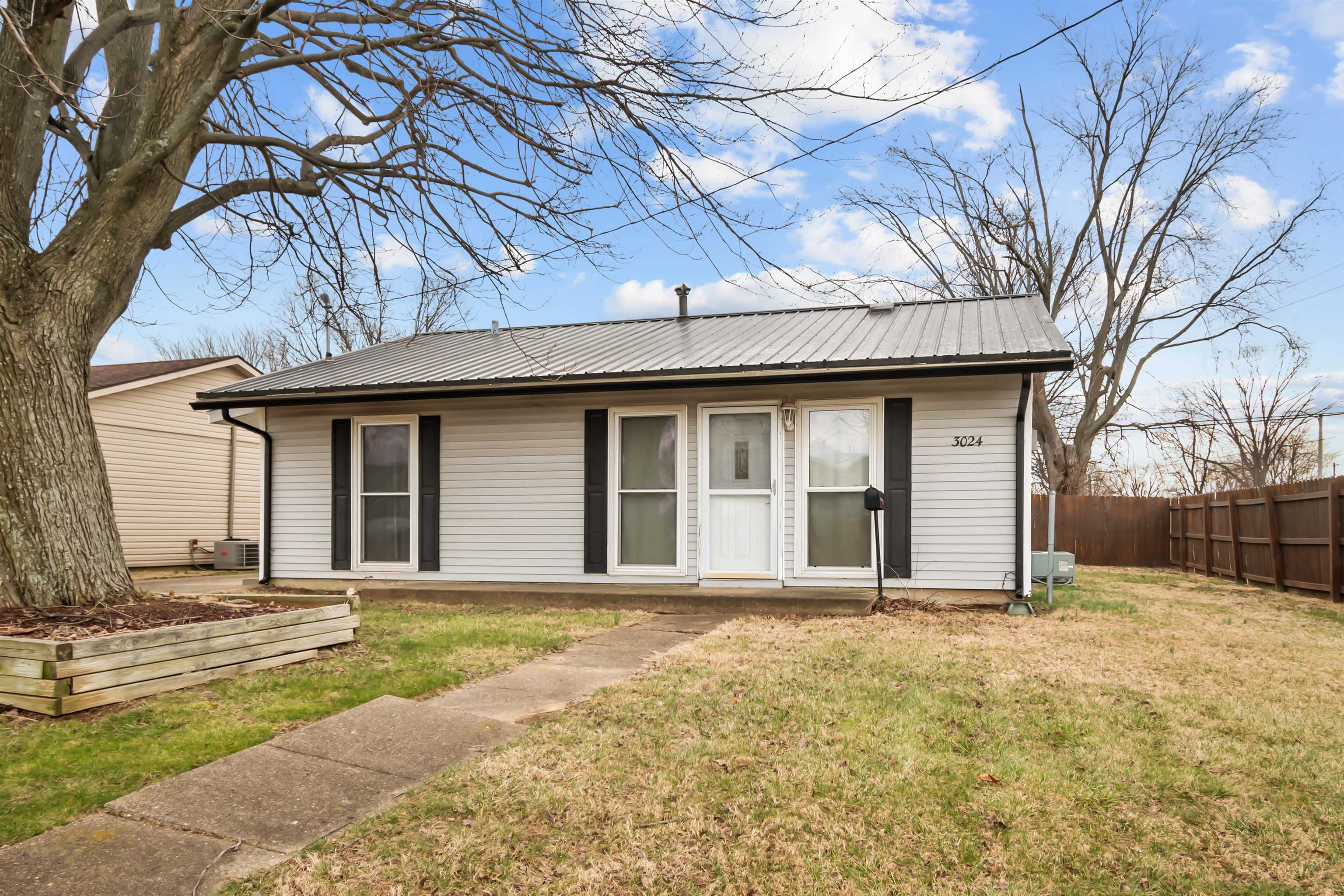 3024 Ridgewood St, Owensboro, Kentucky 42301, 3 Bedrooms Bedrooms, ,1 BathroomBathrooms,Single Family Residence,For Sale,Ridgewood St,91638