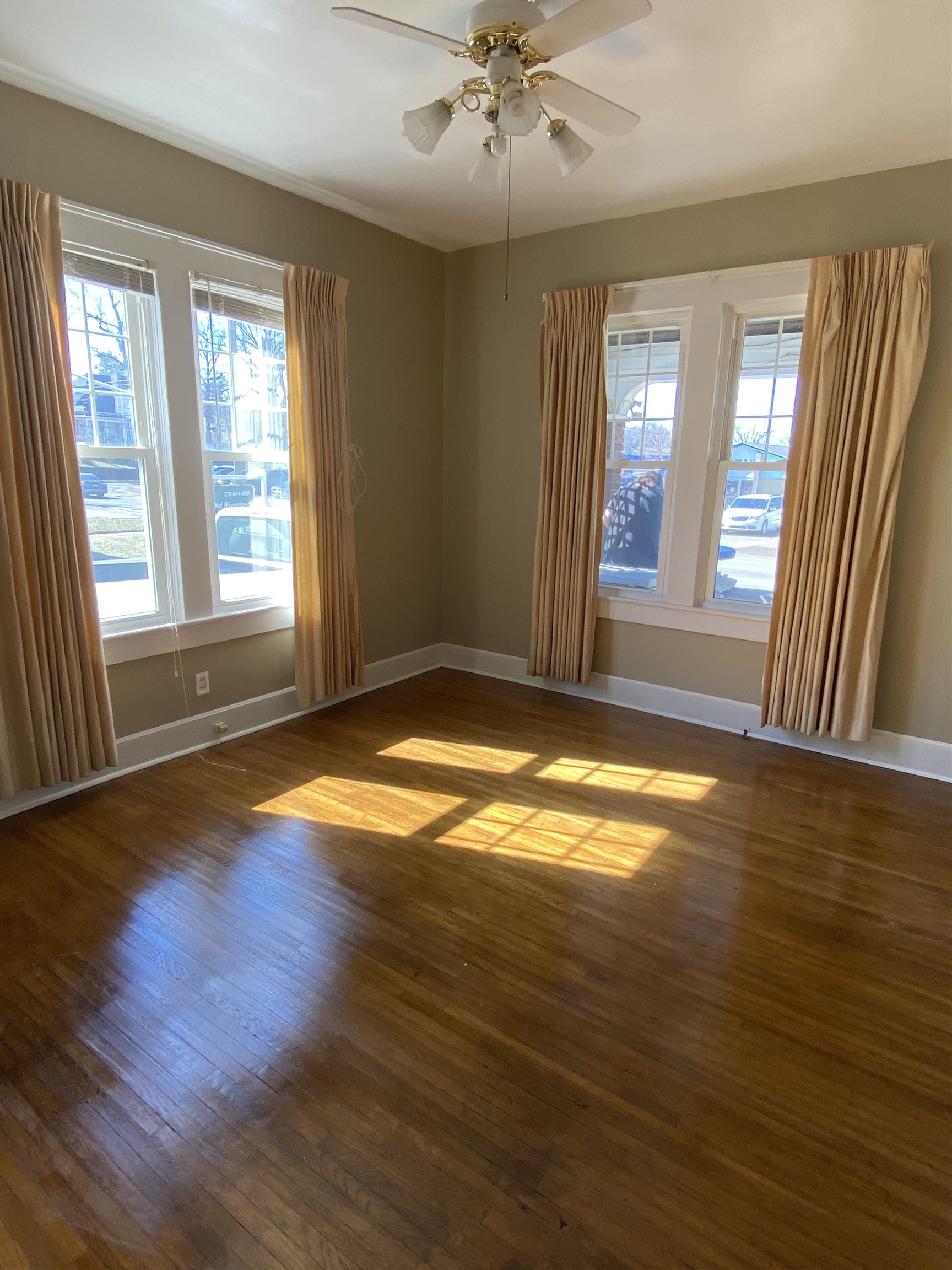 1221 Walnut St, Owensboro, Kentucky 42301, 2 Bedrooms Bedrooms, ,1 BathroomBathrooms,Single Family Residence,For Sale,Walnut St,91639