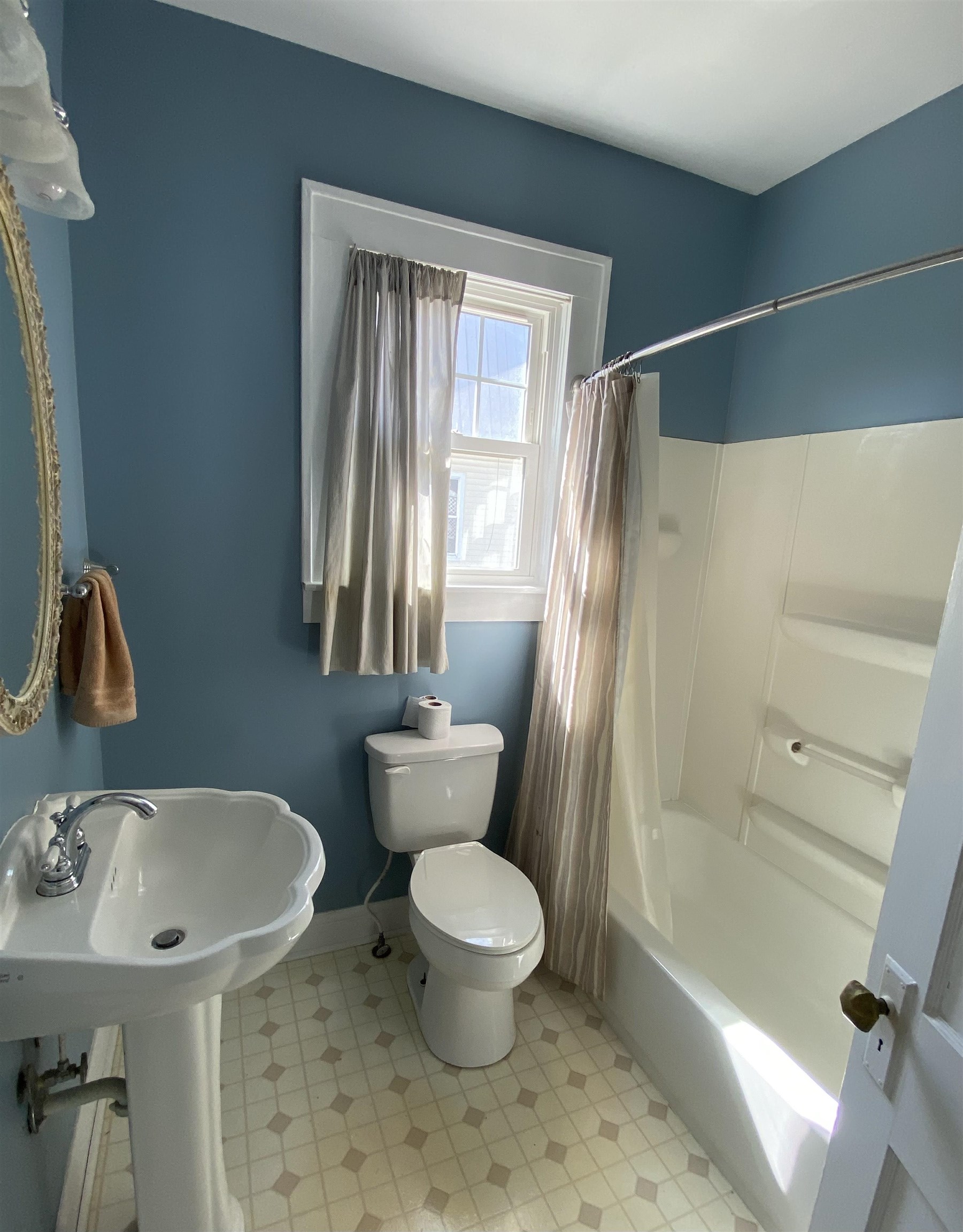 1221 Walnut St, Owensboro, Kentucky 42301, 2 Bedrooms Bedrooms, ,1 BathroomBathrooms,Single Family Residence,For Sale,Walnut St,91639