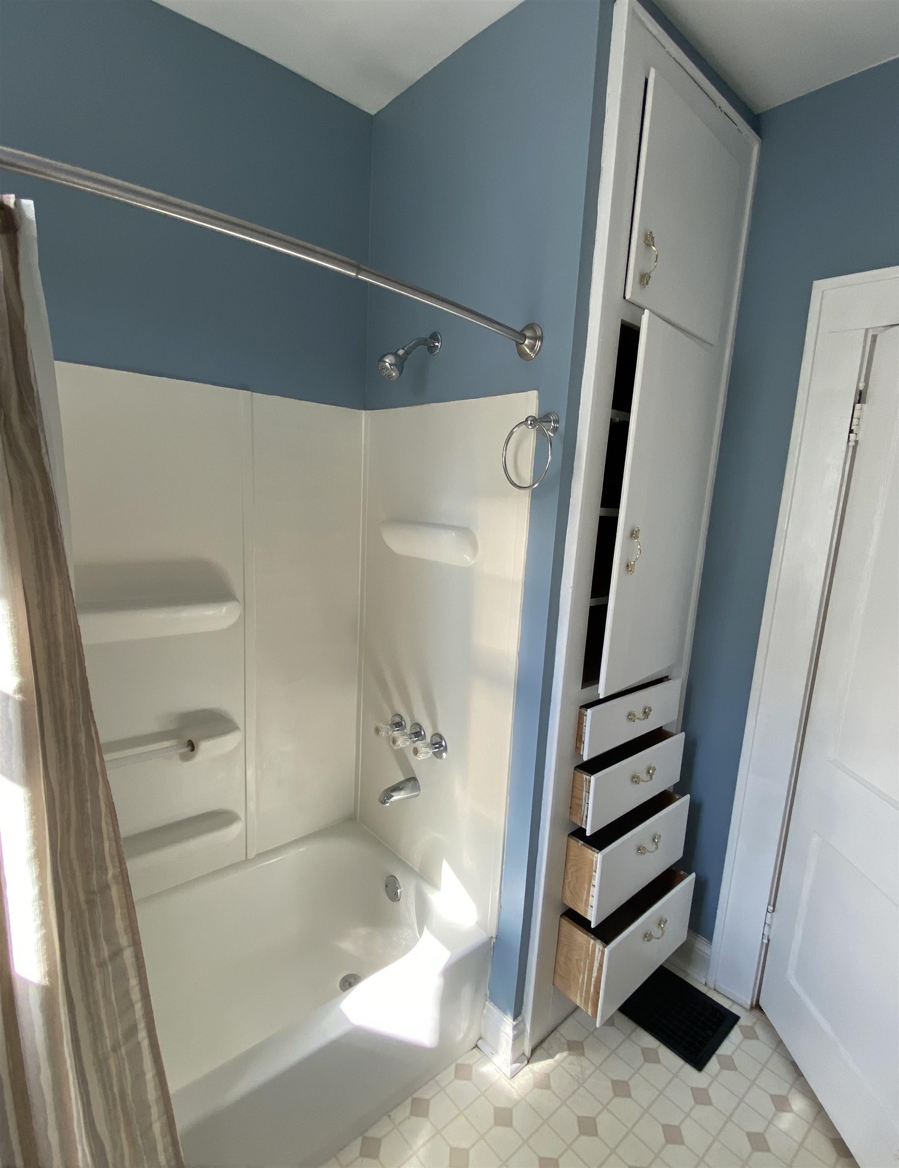 1221 Walnut St, Owensboro, Kentucky 42301, 2 Bedrooms Bedrooms, ,1 BathroomBathrooms,Single Family Residence,For Sale,Walnut St,91639