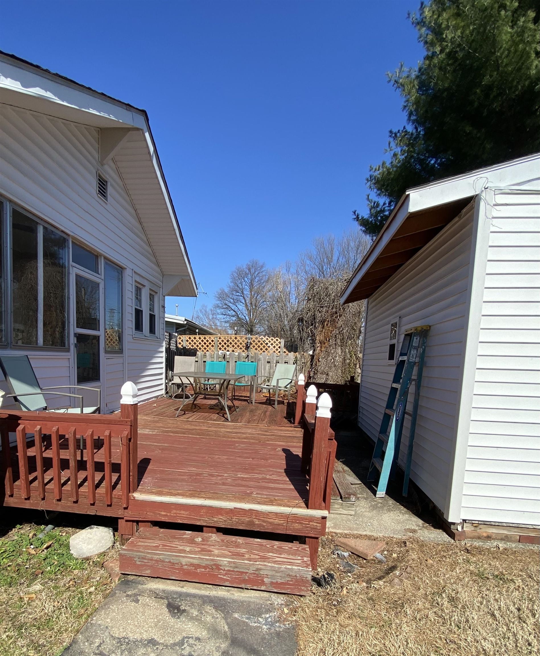 1221 Walnut St, Owensboro, Kentucky 42301, 2 Bedrooms Bedrooms, ,1 BathroomBathrooms,Single Family Residence,For Sale,Walnut St,91639