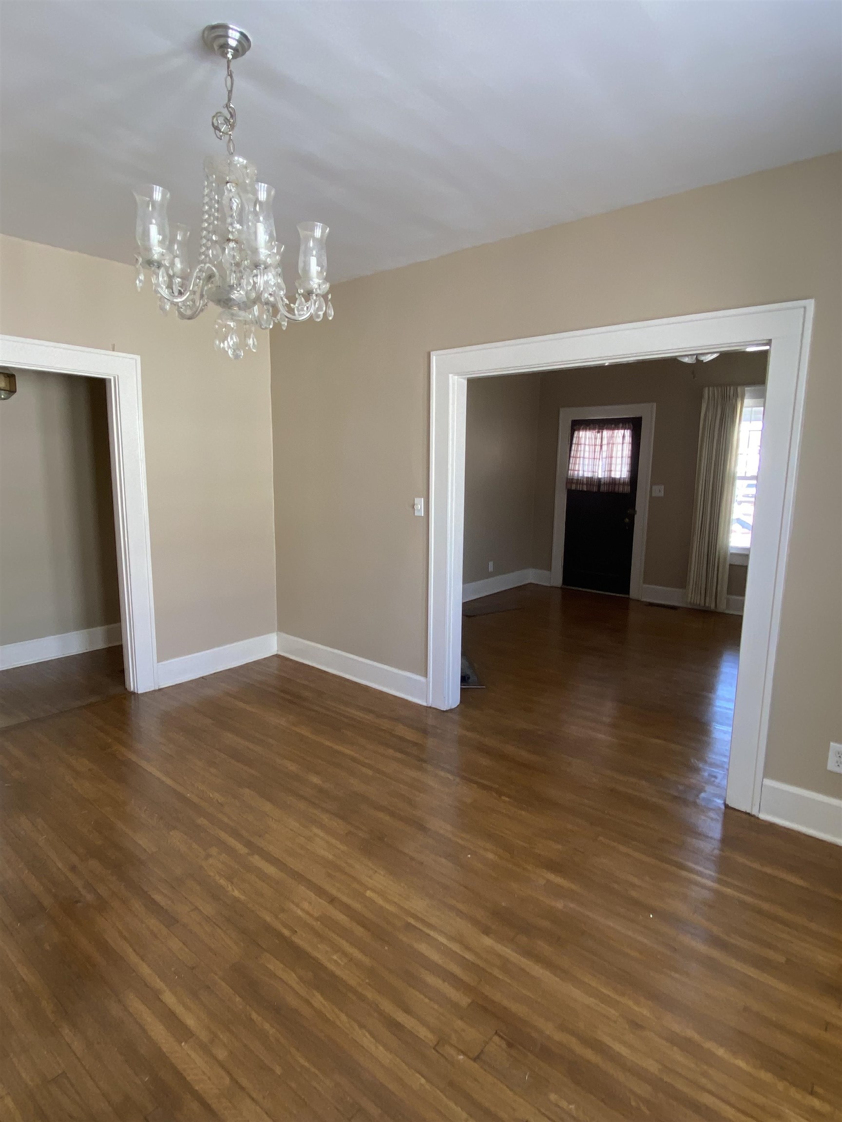 1221 Walnut St, Owensboro, Kentucky 42301, 2 Bedrooms Bedrooms, ,1 BathroomBathrooms,Single Family Residence,For Sale,Walnut St,91639