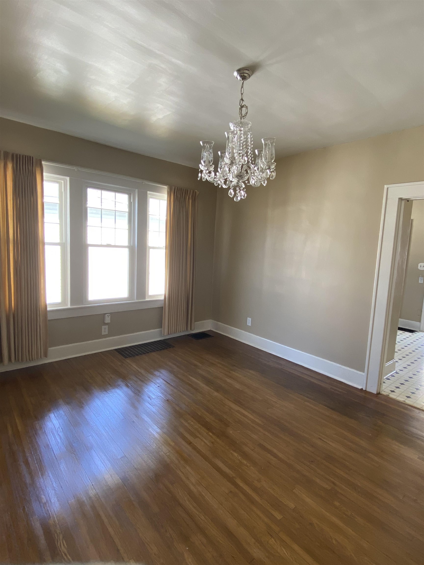 1221 Walnut St, Owensboro, Kentucky 42301, 2 Bedrooms Bedrooms, ,1 BathroomBathrooms,Single Family Residence,For Sale,Walnut St,91639