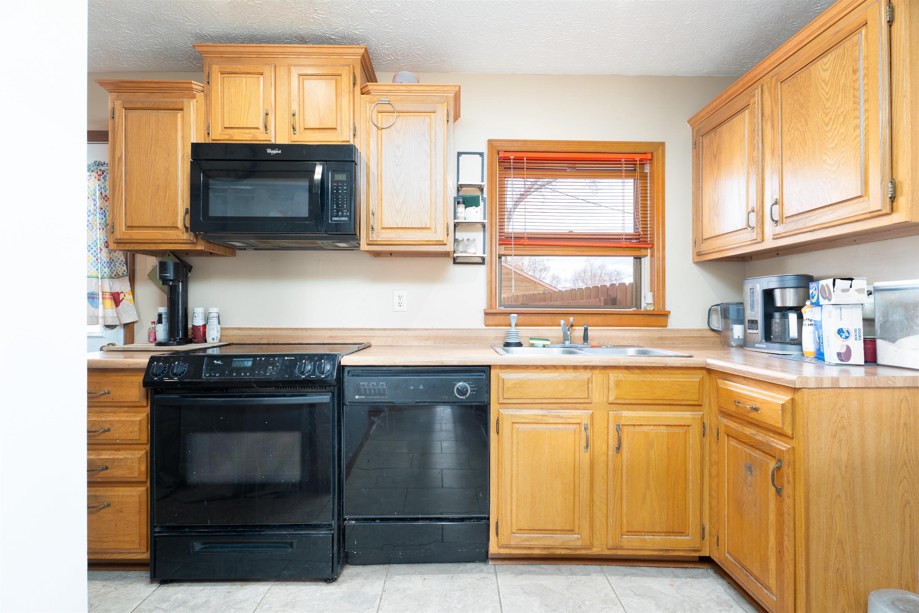 3400 St Ann St, Owensboro, Kentucky 42303-7061, 3 Bedrooms Bedrooms, ,2 BathroomsBathrooms,Single Family Residence,For Sale,St Ann St,91646