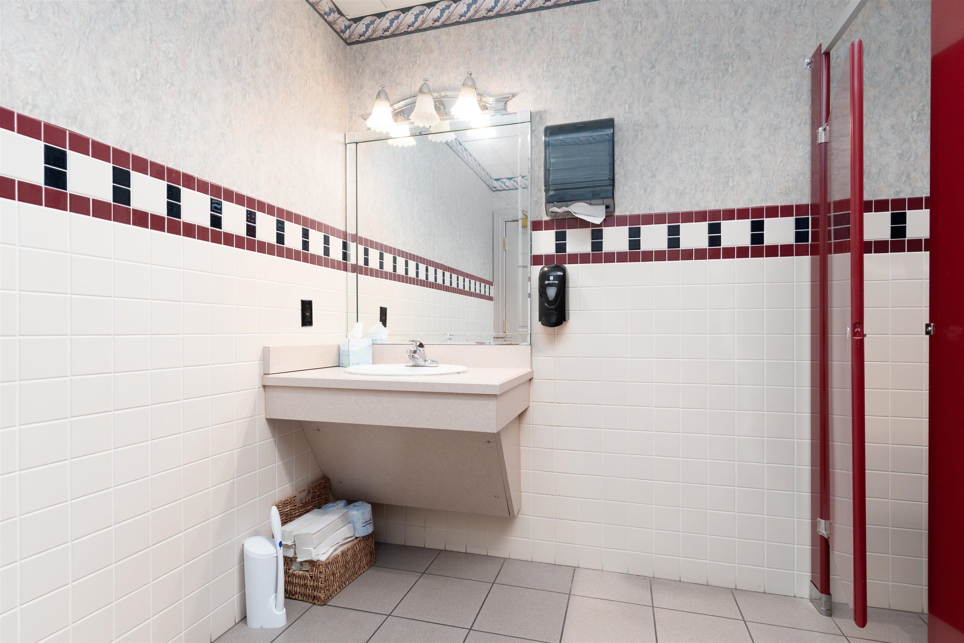 1925 Frederica St Suite 100, Owensboro, Kentucky 42301, ,Office,For Sale,Frederica St Suite 100,91658