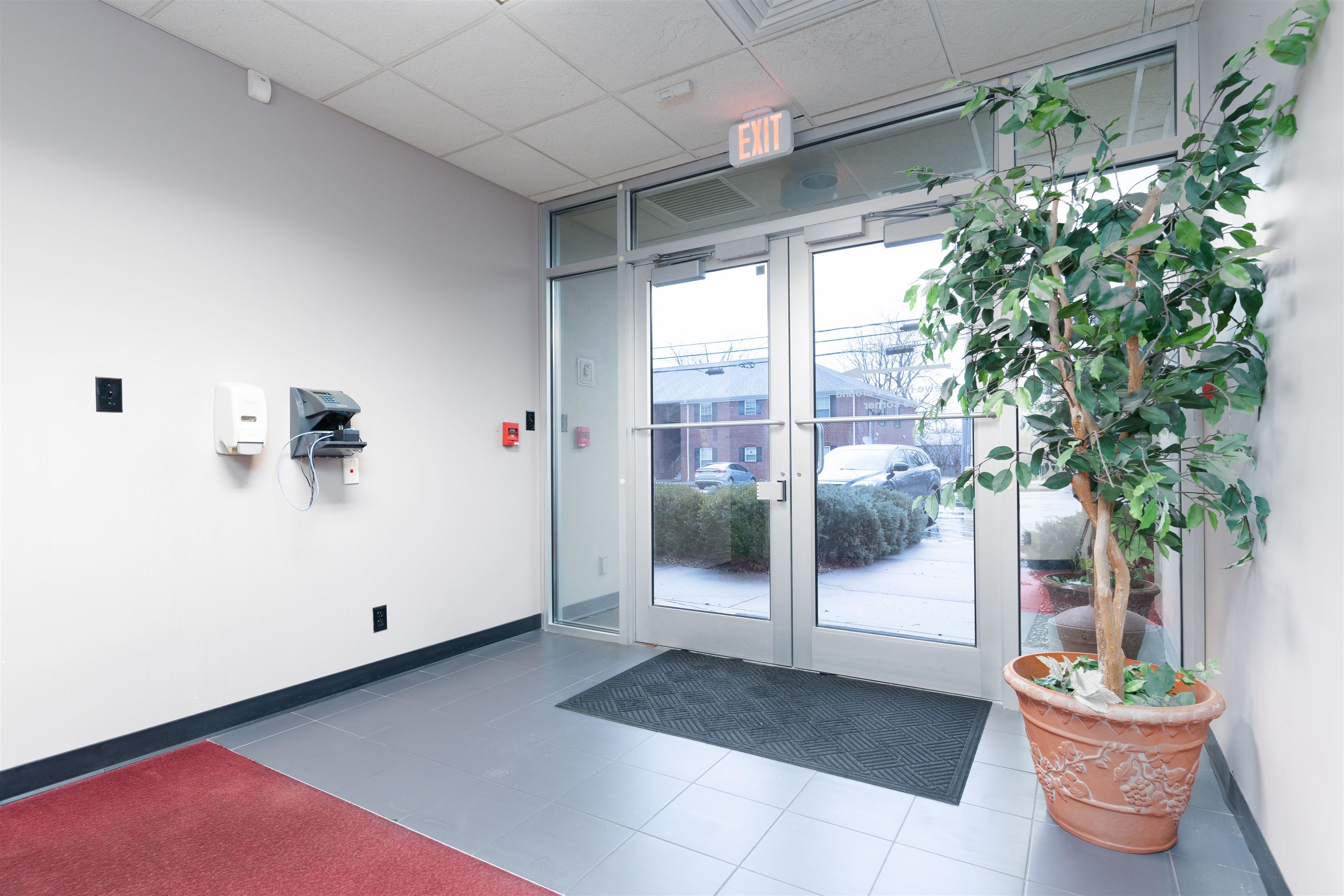 1925 Frederica St Suite 100, Owensboro, Kentucky 42301, ,Office,For Sale,Frederica St Suite 100,91658