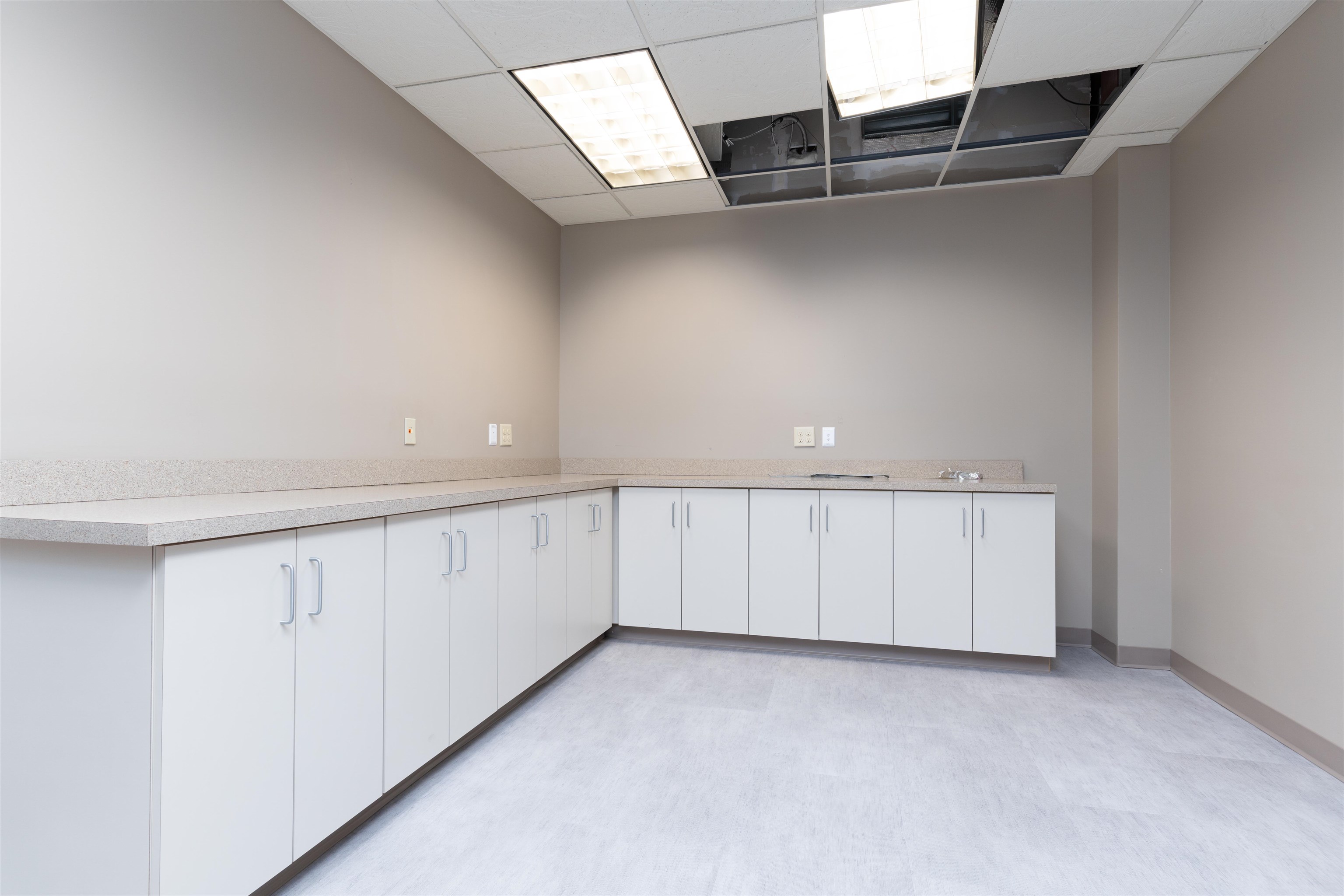 1925 Frederica St Suite 100, Owensboro, Kentucky 42301, ,Office,For Sale,Frederica St Suite 100,91658