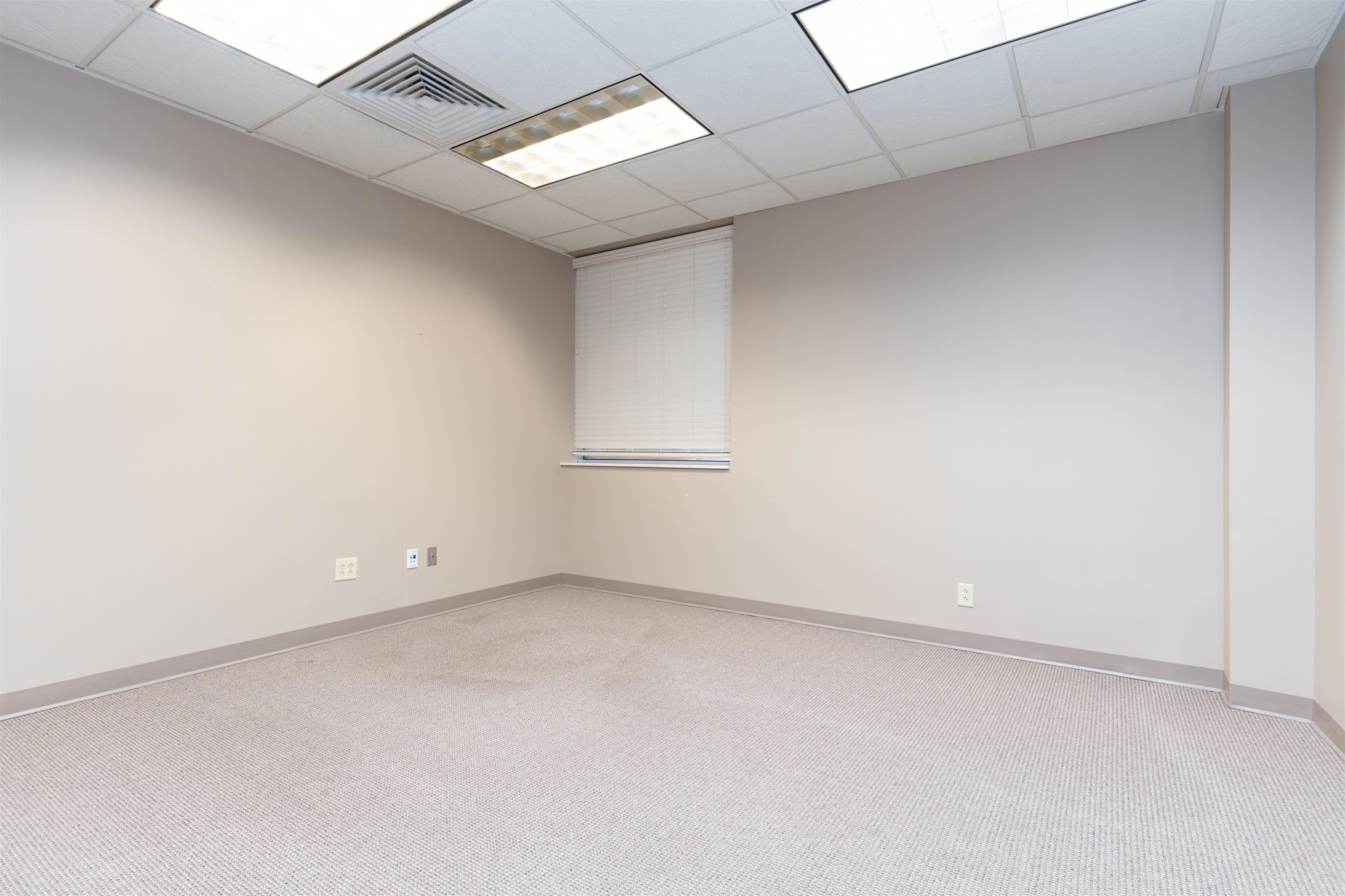 1925 Frederica St Suite 100, Owensboro, Kentucky 42301, ,Office,For Sale,Frederica St Suite 100,91658