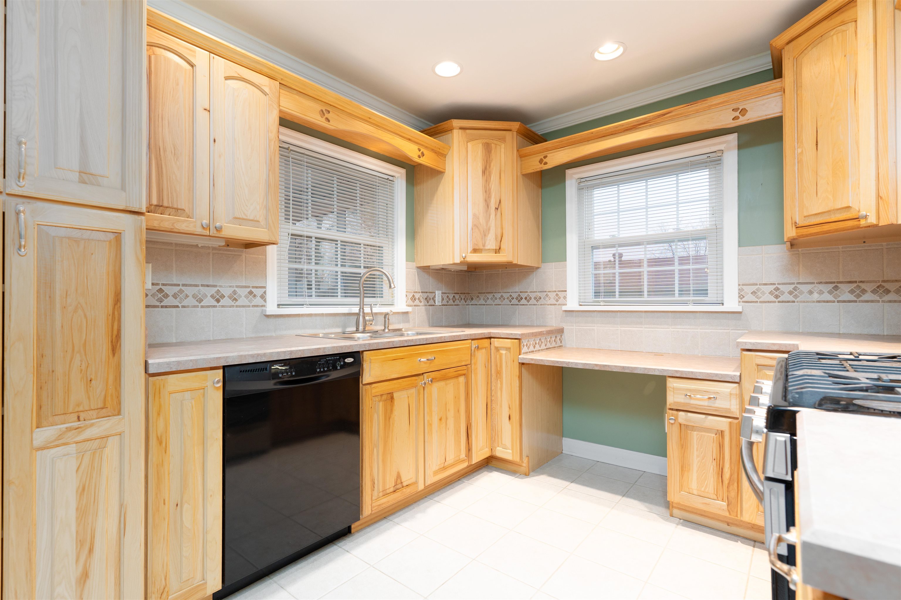 2206 Westview Dr, Owensboro, Kentucky 42301, 3 Bedrooms Bedrooms, ,1 BathroomBathrooms,Single Family Residence,For Sale,Westview Dr,91702
