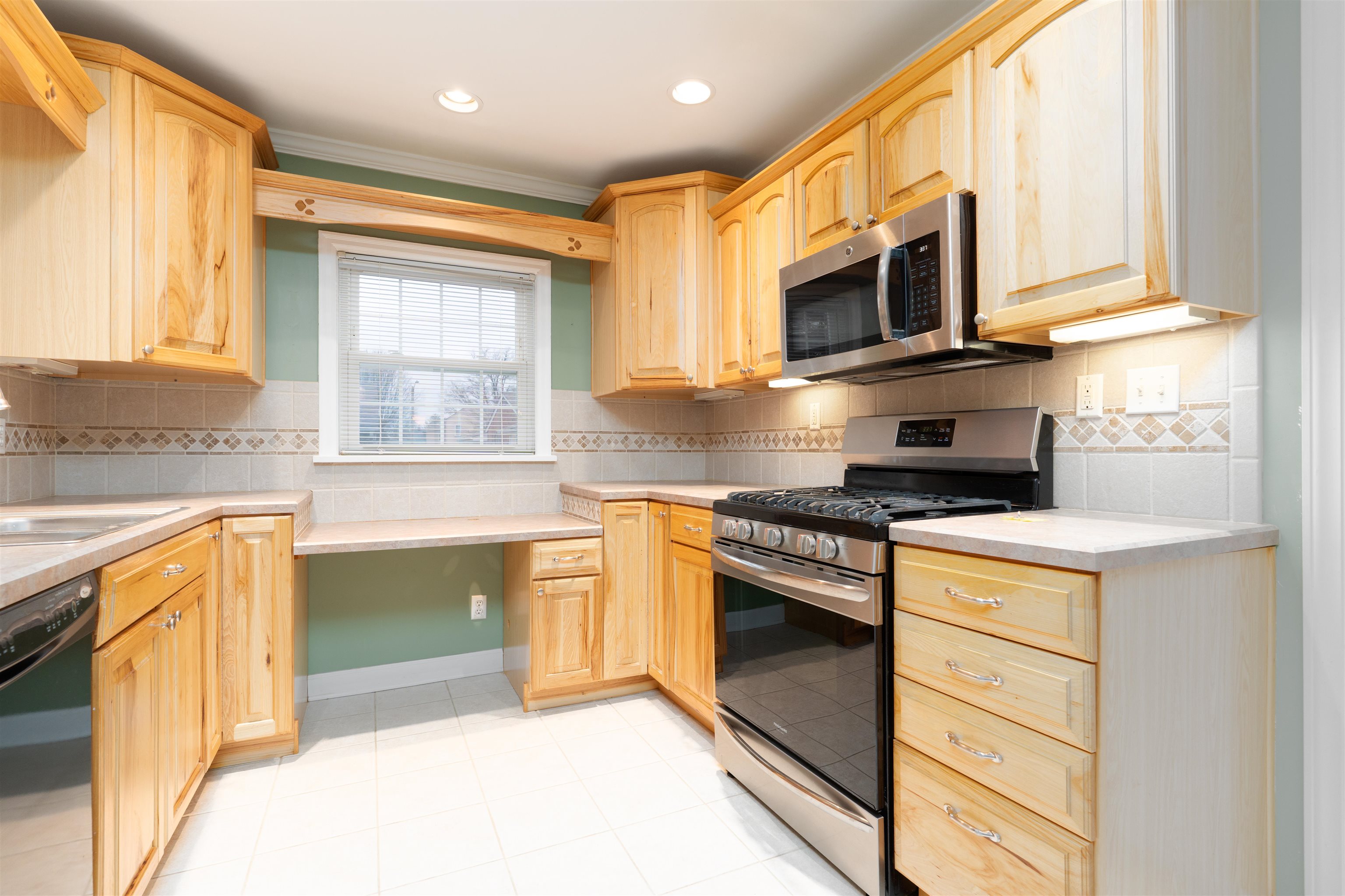 2206 Westview Dr, Owensboro, Kentucky 42301, 3 Bedrooms Bedrooms, ,1 BathroomBathrooms,Single Family Residence,For Sale,Westview Dr,91702