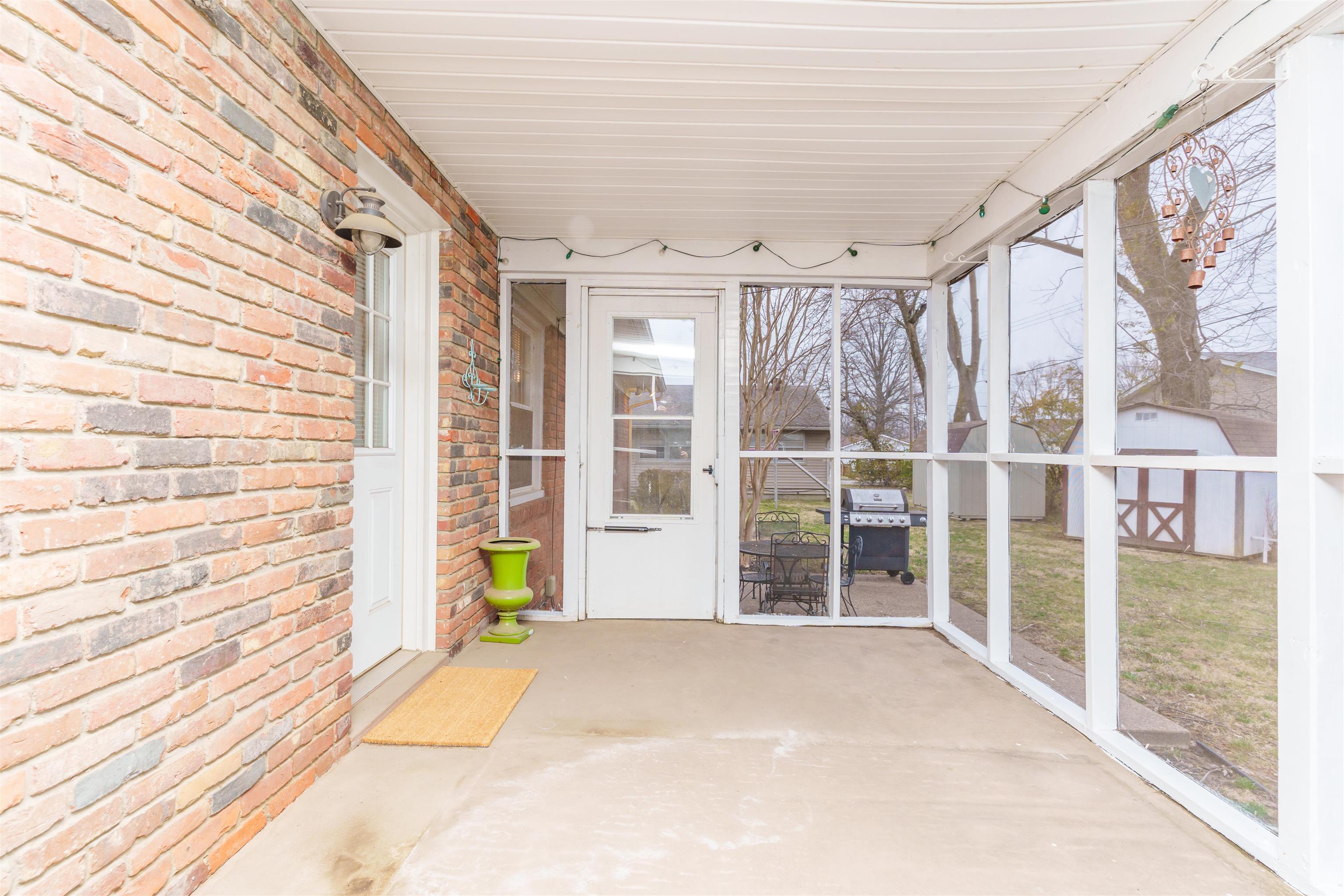 2206 Westview Dr, Owensboro, Kentucky 42301, 3 Bedrooms Bedrooms, ,1 BathroomBathrooms,Single Family Residence,For Sale,Westview Dr,91702