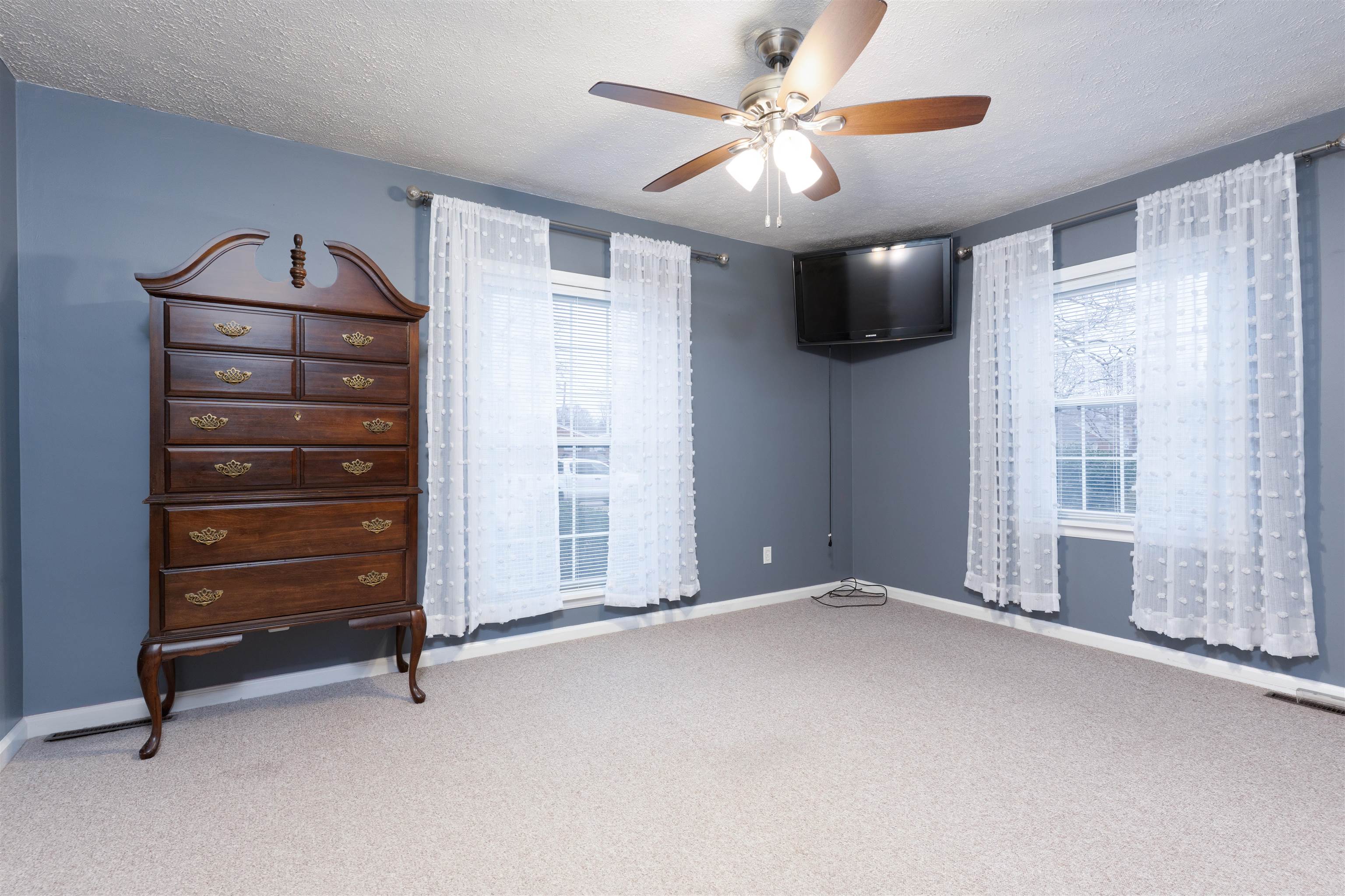 2206 Westview Dr, Owensboro, Kentucky 42301, 3 Bedrooms Bedrooms, ,1 BathroomBathrooms,Single Family Residence,For Sale,Westview Dr,91702