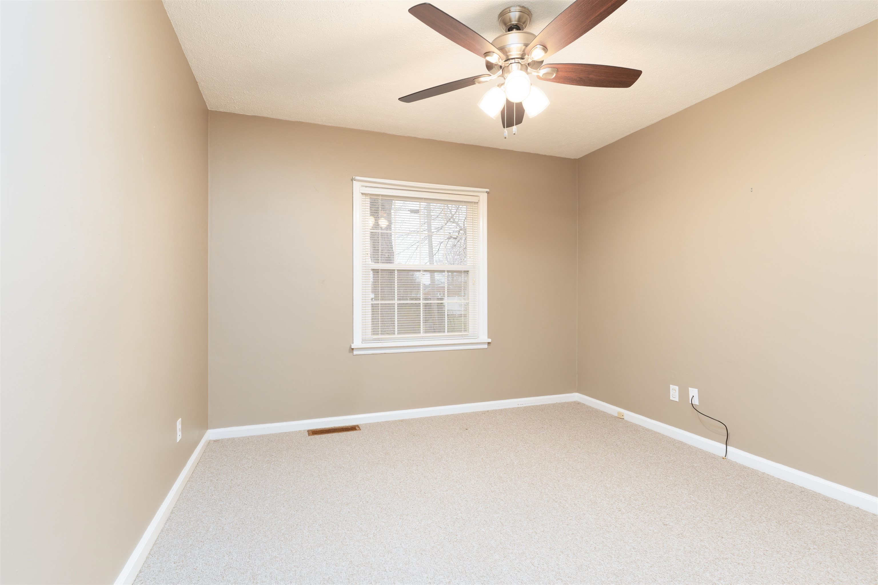 2206 Westview Dr, Owensboro, Kentucky 42301, 3 Bedrooms Bedrooms, ,1 BathroomBathrooms,Single Family Residence,For Sale,Westview Dr,91702