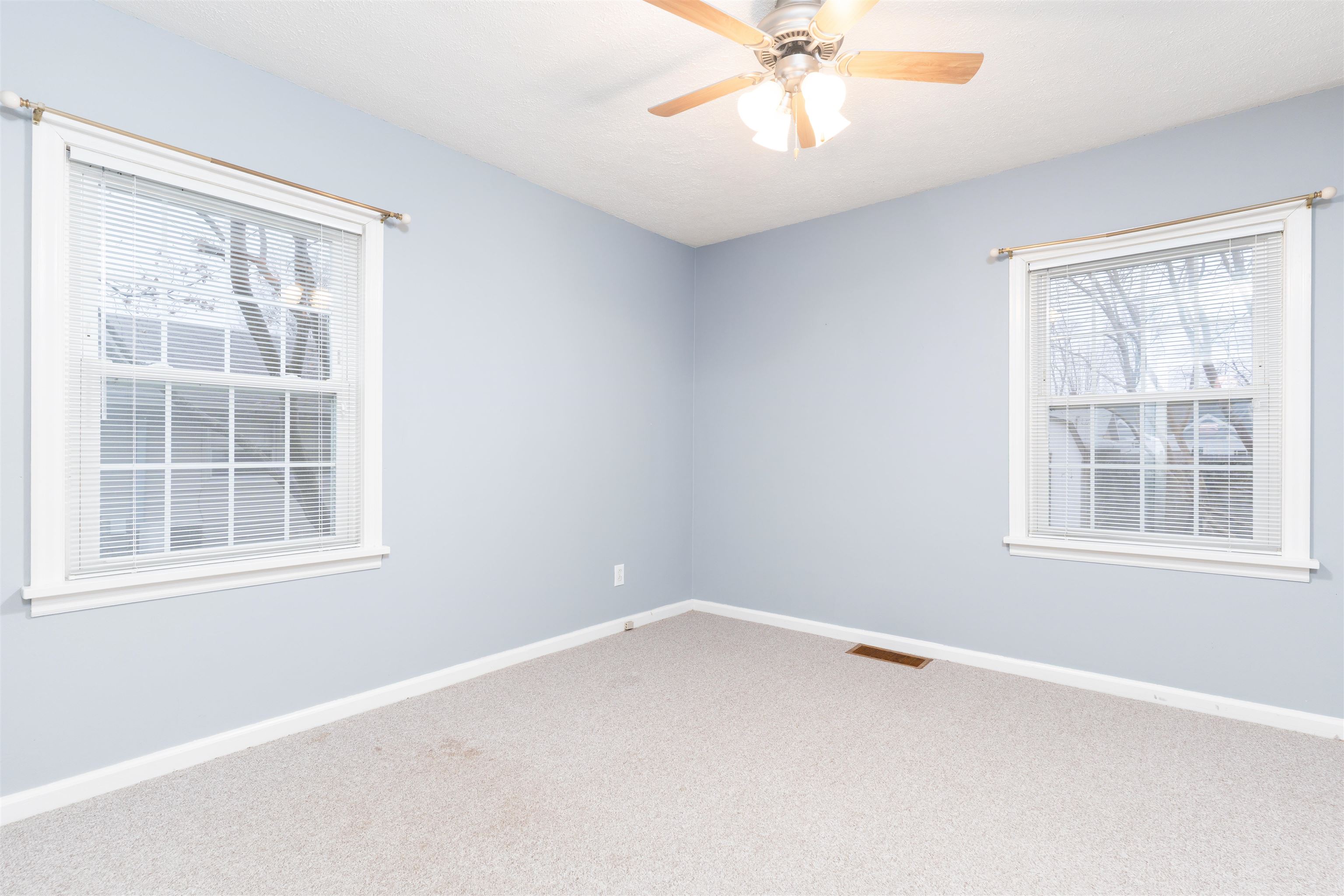2206 Westview Dr, Owensboro, Kentucky 42301, 3 Bedrooms Bedrooms, ,1 BathroomBathrooms,Single Family Residence,For Sale,Westview Dr,91702