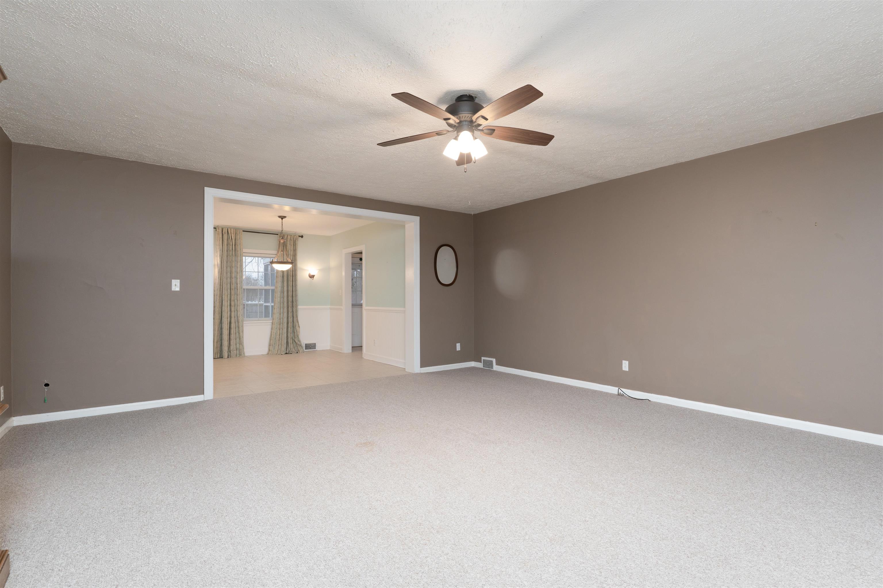 2206 Westview Dr, Owensboro, Kentucky 42301, 3 Bedrooms Bedrooms, ,1 BathroomBathrooms,Single Family Residence,For Sale,Westview Dr,91702