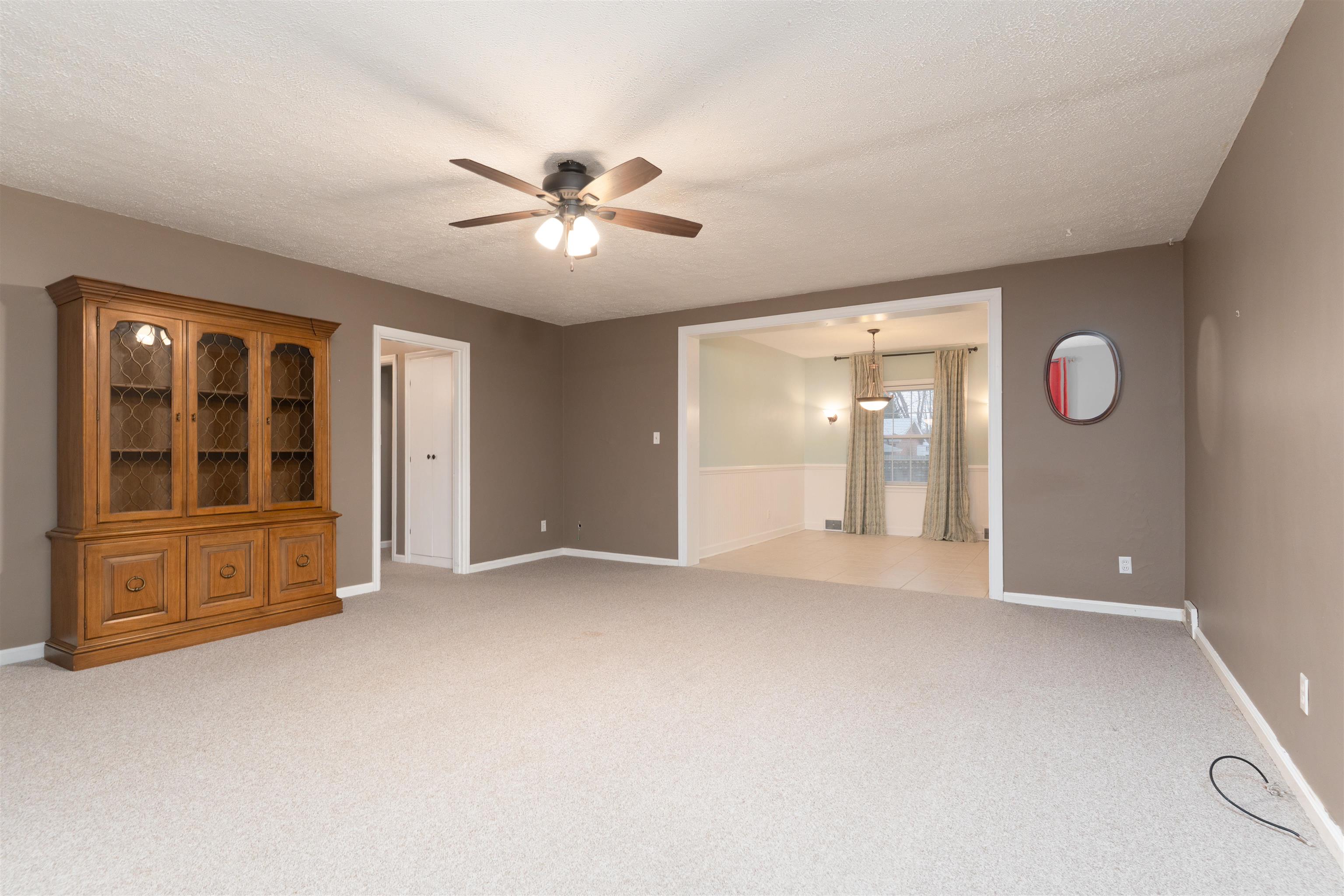 2206 Westview Dr, Owensboro, Kentucky 42301, 3 Bedrooms Bedrooms, ,1 BathroomBathrooms,Single Family Residence,For Sale,Westview Dr,91702