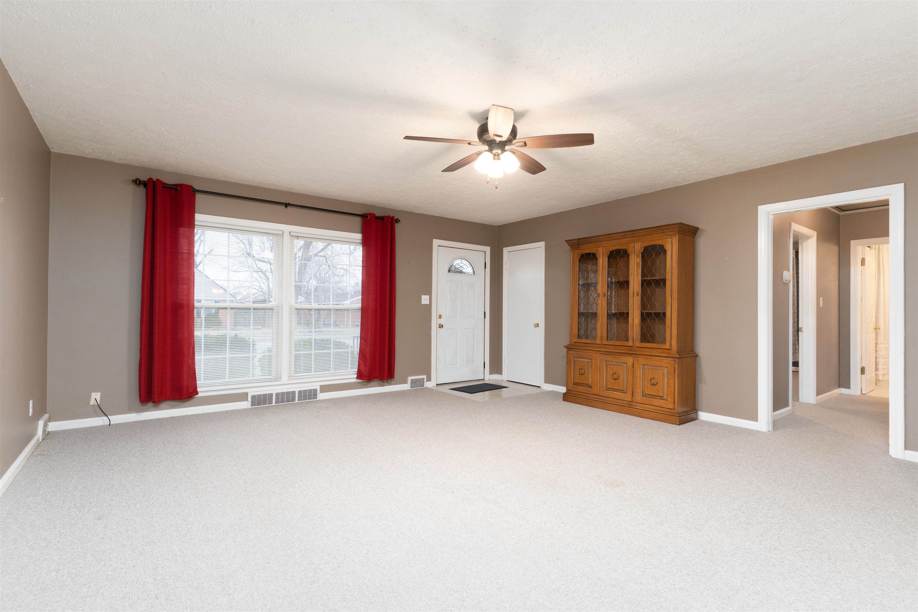 2206 Westview Dr, Owensboro, Kentucky 42301, 3 Bedrooms Bedrooms, ,1 BathroomBathrooms,Single Family Residence,For Sale,Westview Dr,91702