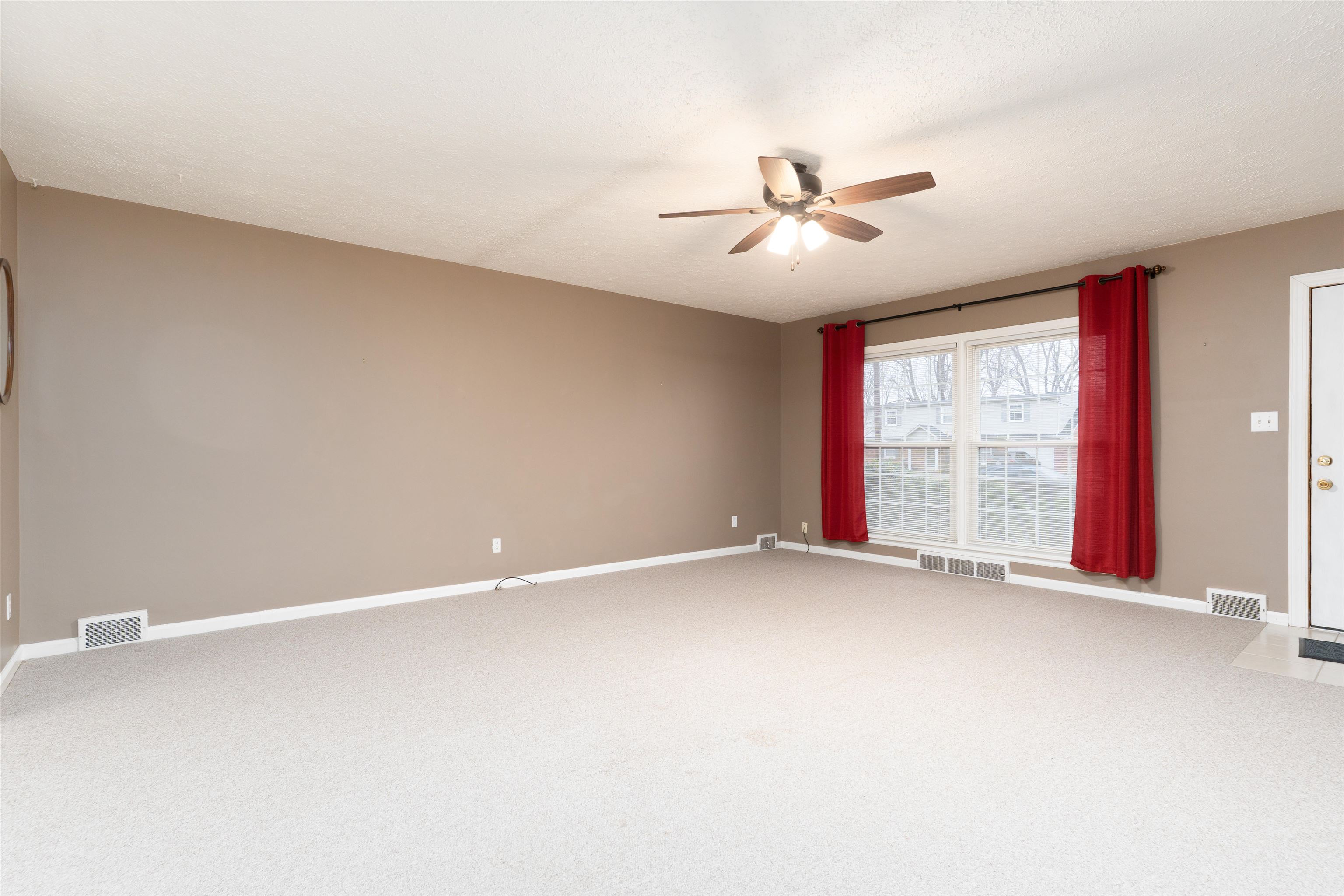 2206 Westview Dr, Owensboro, Kentucky 42301, 3 Bedrooms Bedrooms, ,1 BathroomBathrooms,Single Family Residence,For Sale,Westview Dr,91702