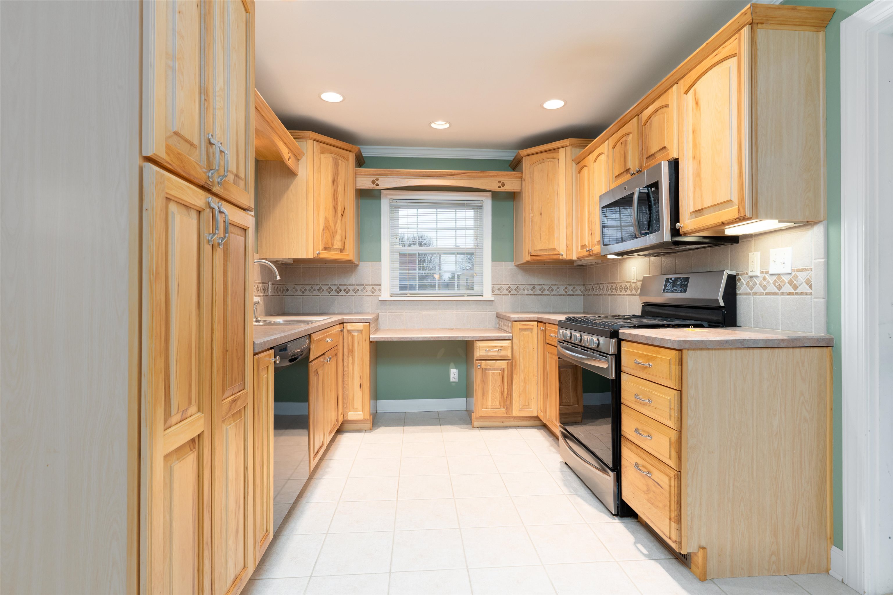 2206 Westview Dr, Owensboro, Kentucky 42301, 3 Bedrooms Bedrooms, ,1 BathroomBathrooms,Single Family Residence,For Sale,Westview Dr,91702