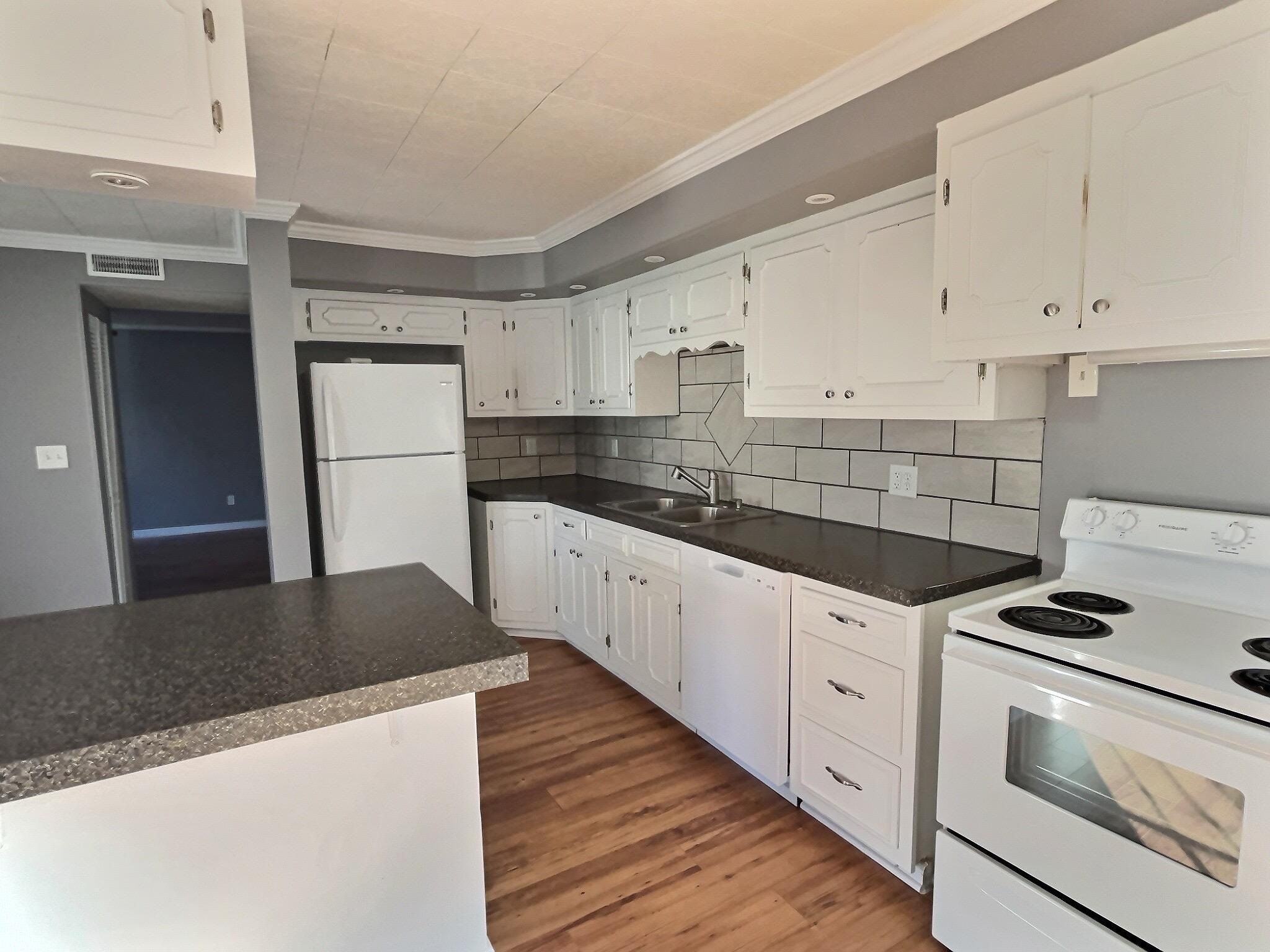 3000 Asbury Place, Owensboro, Kentucky 42303, 3 Bedrooms Bedrooms, ,1 BathroomBathrooms,Single Family Residence,For Sale,Asbury Place,91713