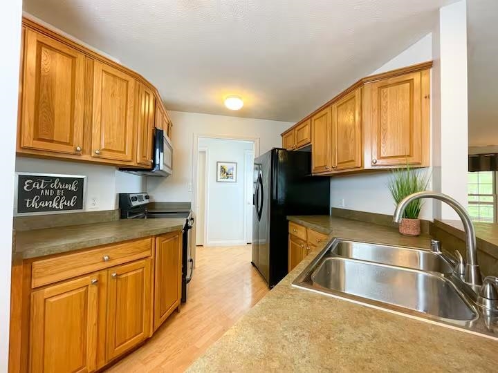 413 Shore Dr, Cadiz, Kentucky 42211, 3 Bedrooms Bedrooms, ,3 BathroomsBathrooms,Single Family Residence,For Sale,Shore Dr,91714