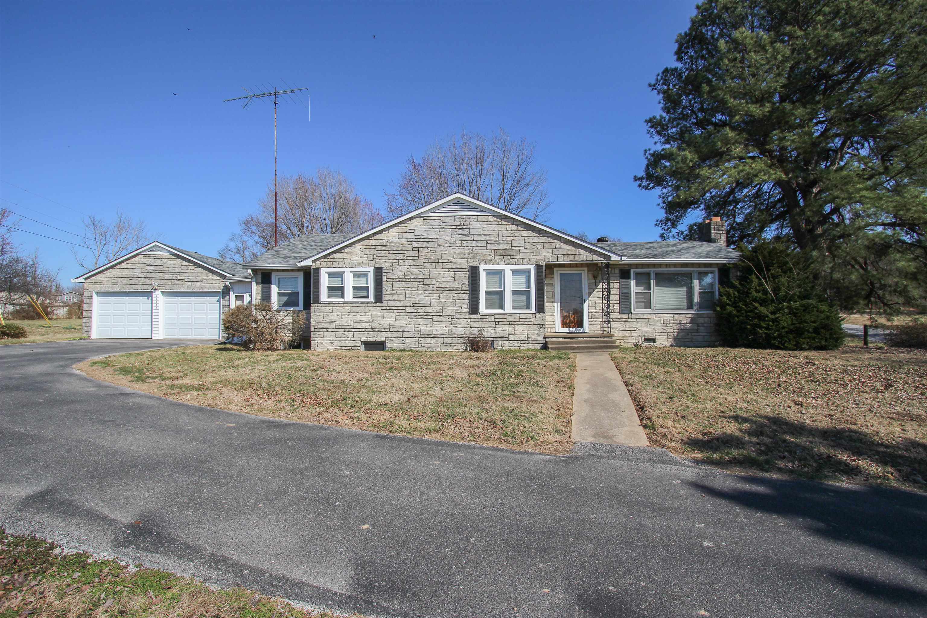 13387 Highway 231, Utica, Kentucky 42376, 3 Bedrooms Bedrooms, ,1 BathroomBathrooms,Single Family Residence,For Sale,Highway 231,91723