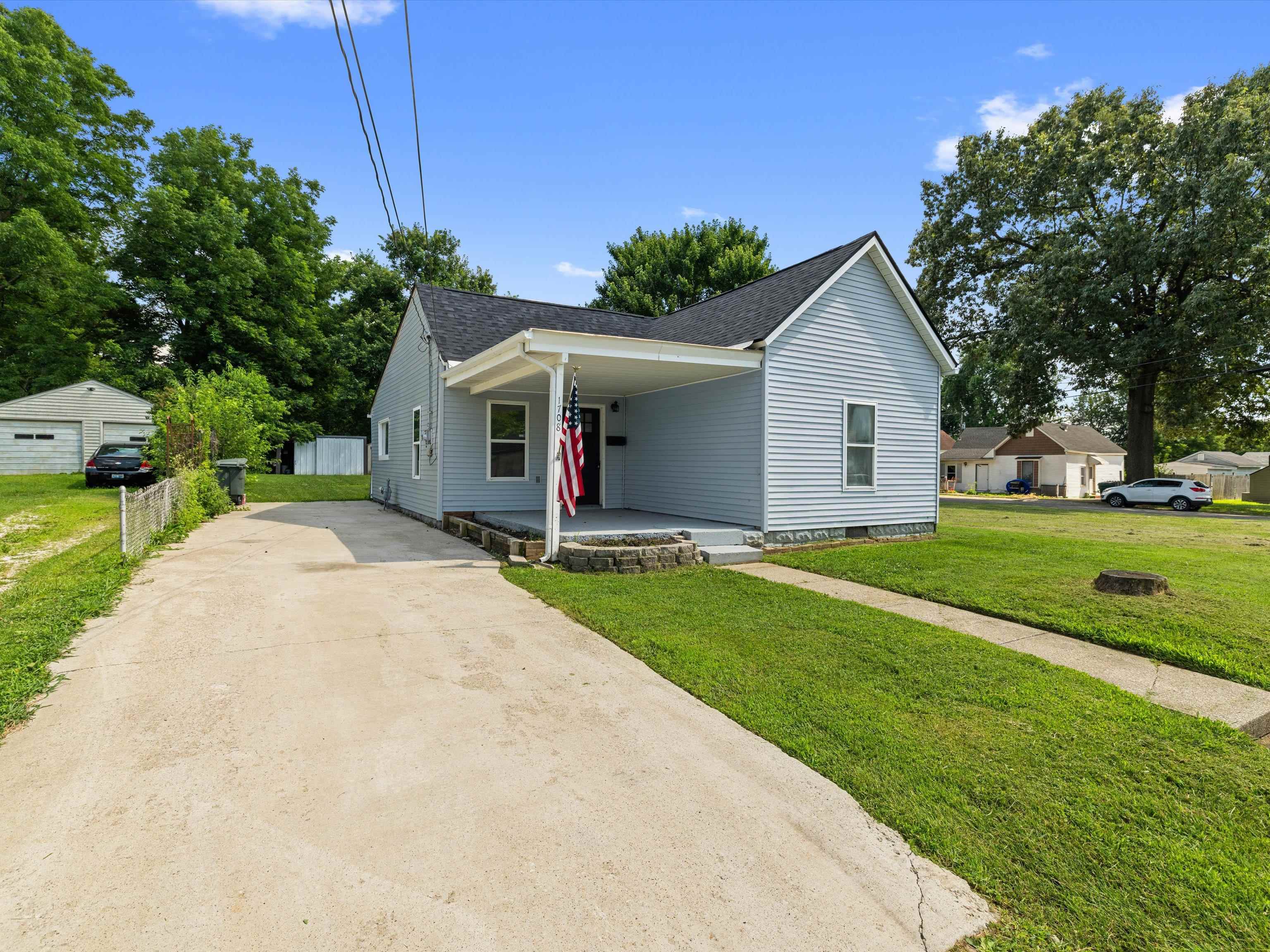 1708 Monarch Avenue, Owensboro, Kentucky 42303, 3 Bedrooms Bedrooms, ,1 BathroomBathrooms,Single Family Residence,For Sale,Monarch Avenue,91727