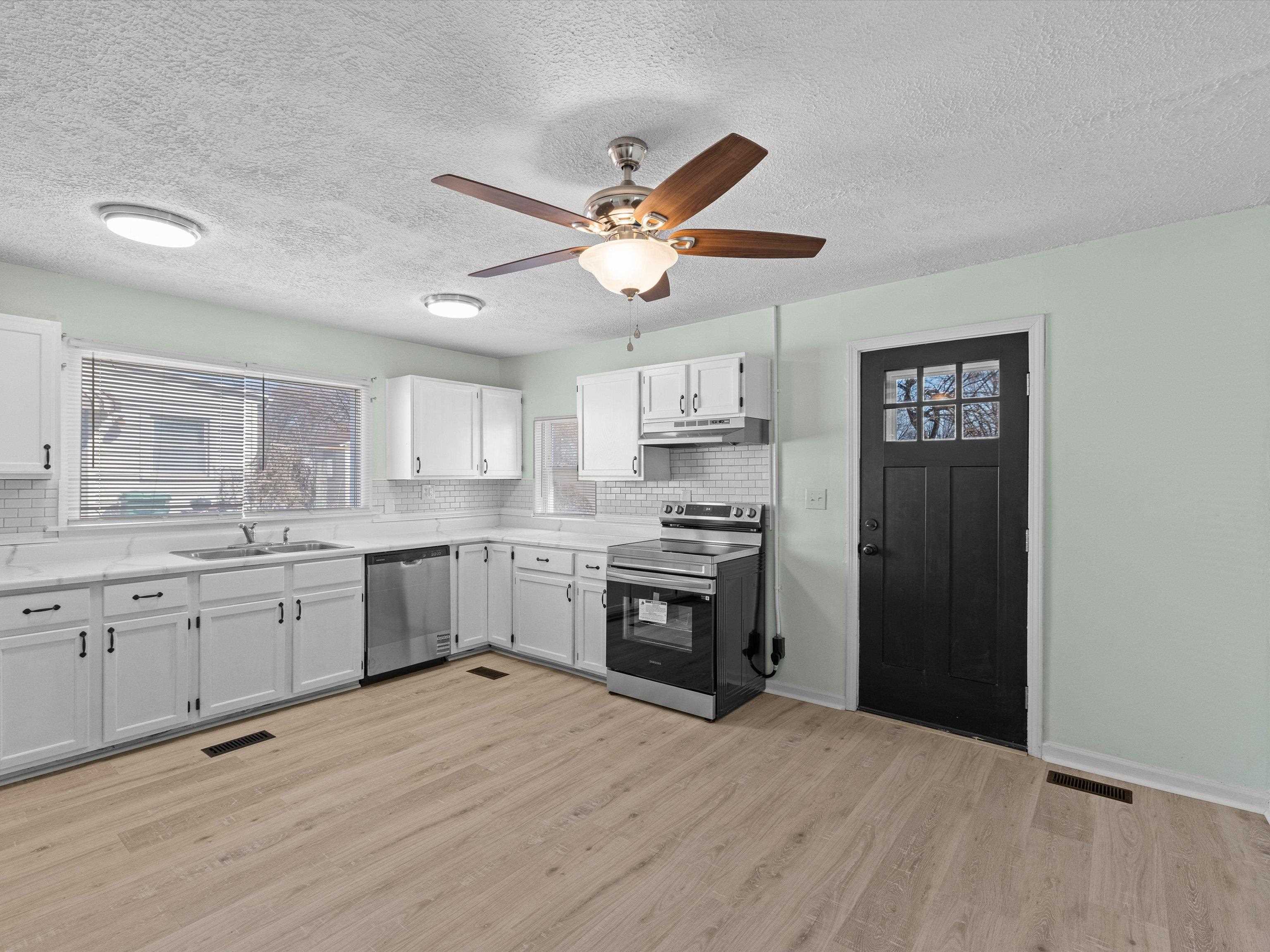 1708 Monarch Avenue, Owensboro, Kentucky 42303, 3 Bedrooms Bedrooms, ,1 BathroomBathrooms,Single Family Residence,For Sale,Monarch Avenue,91727