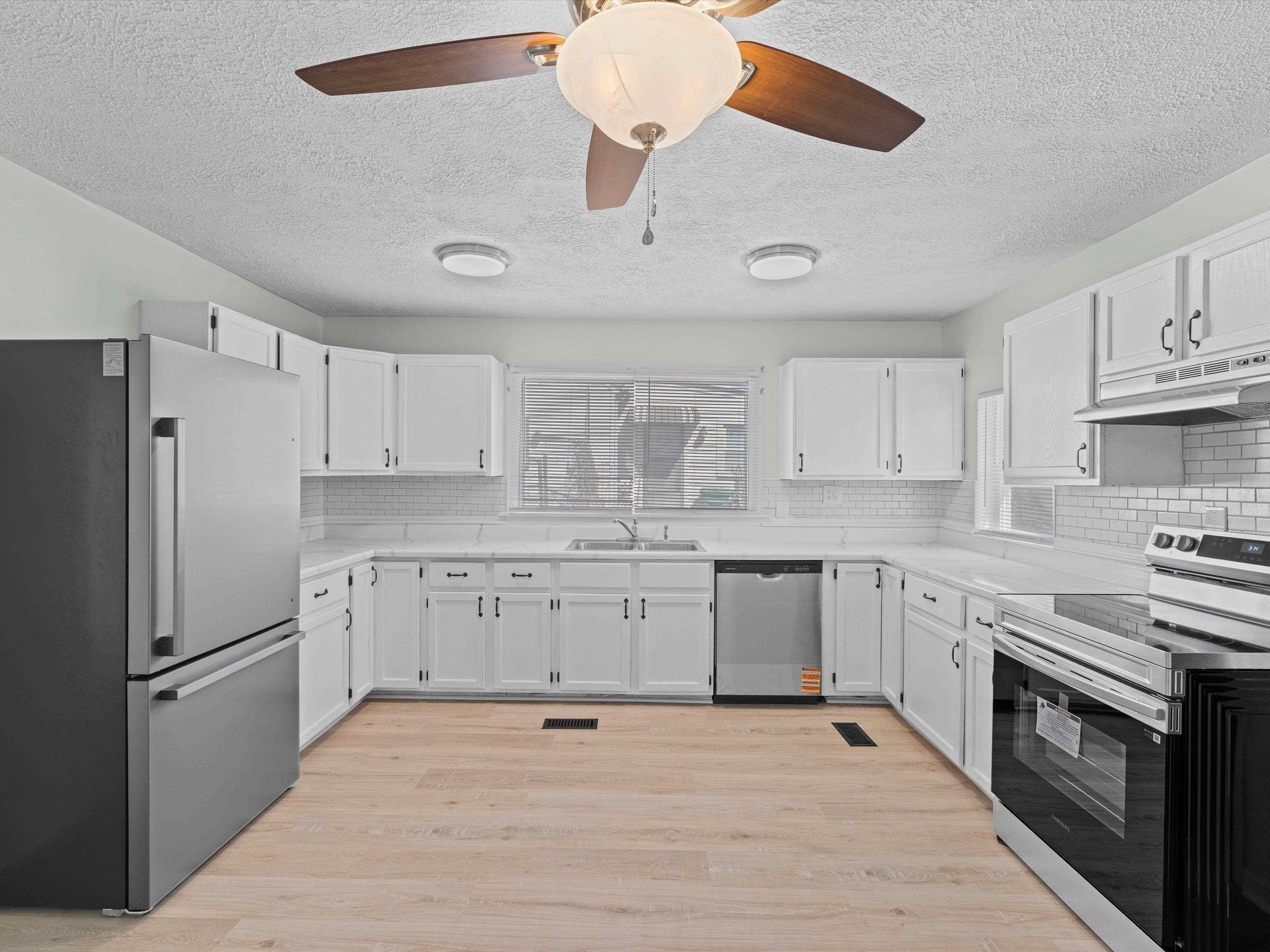 1708 Monarch Avenue, Owensboro, Kentucky 42303, 3 Bedrooms Bedrooms, ,1 BathroomBathrooms,Single Family Residence,For Sale,Monarch Avenue,91727
