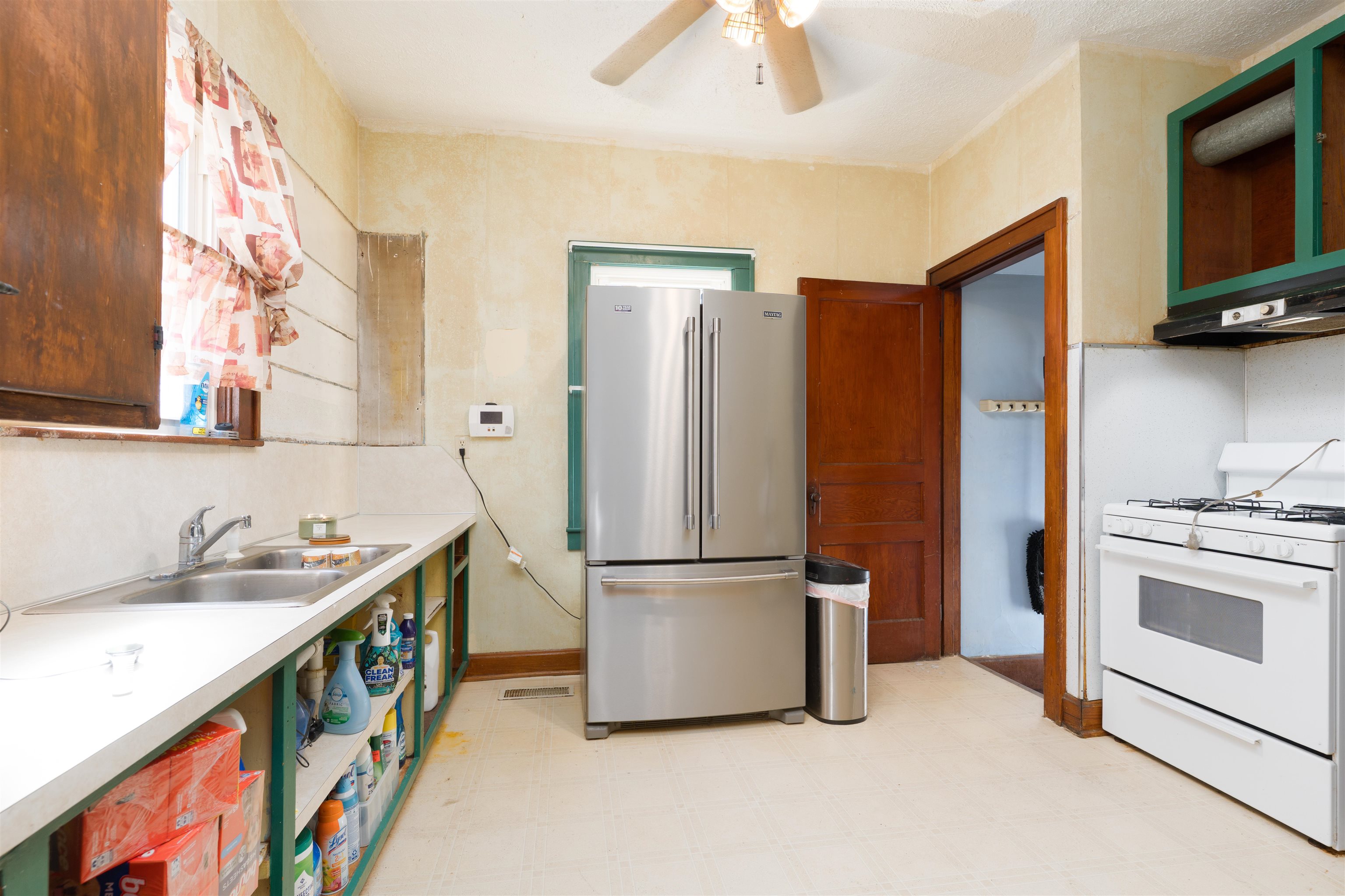 529 24th St, Owensboro, Kentucky 42303, 3 Bedrooms Bedrooms, ,1 BathroomBathrooms,Single Family Residence,For Sale,24th St,91743