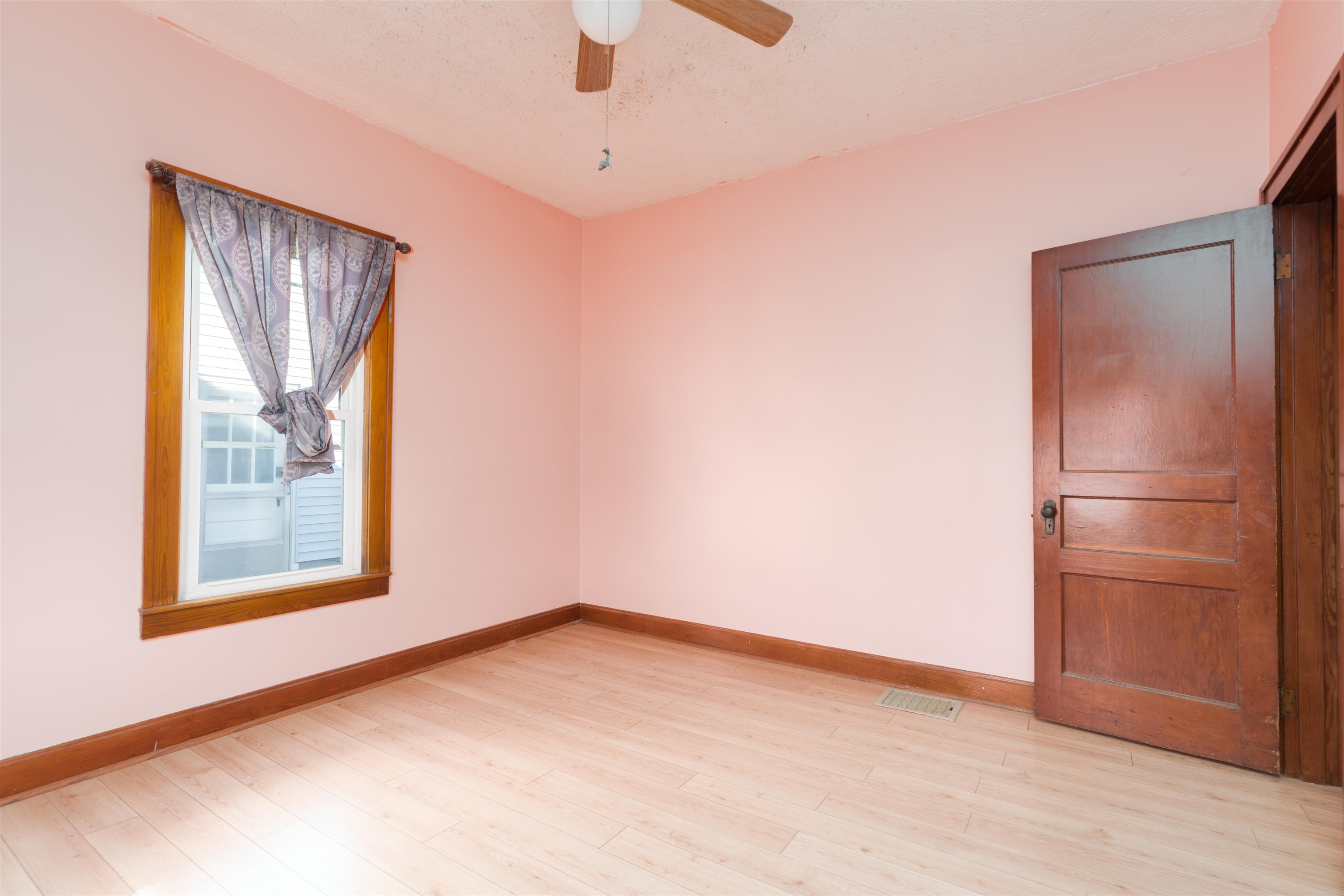 529 24th St, Owensboro, Kentucky 42303, 3 Bedrooms Bedrooms, ,1 BathroomBathrooms,Single Family Residence,For Sale,24th St,91743