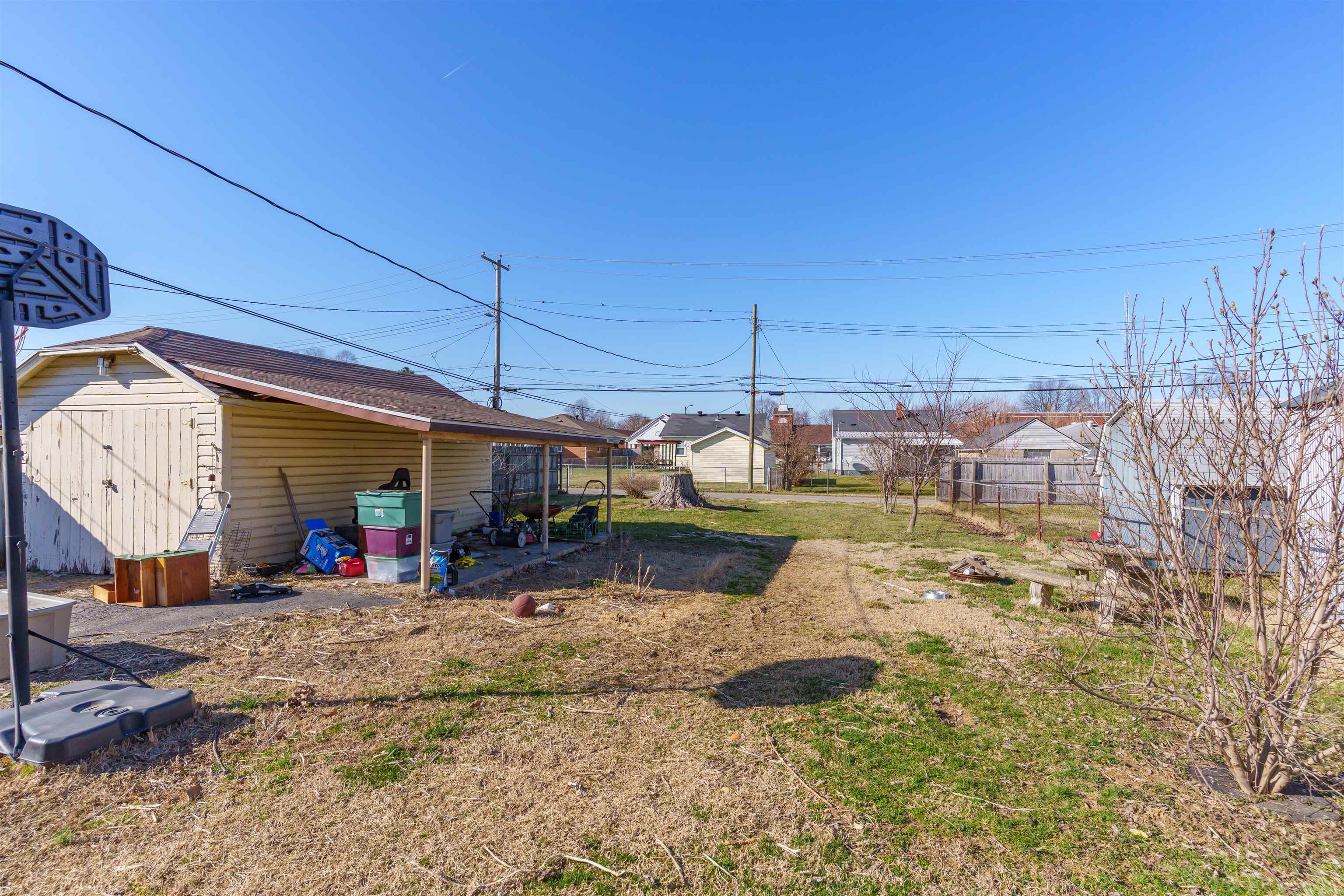 529 24th St, Owensboro, Kentucky 42303, 3 Bedrooms Bedrooms, ,1 BathroomBathrooms,Single Family Residence,For Sale,24th St,91743