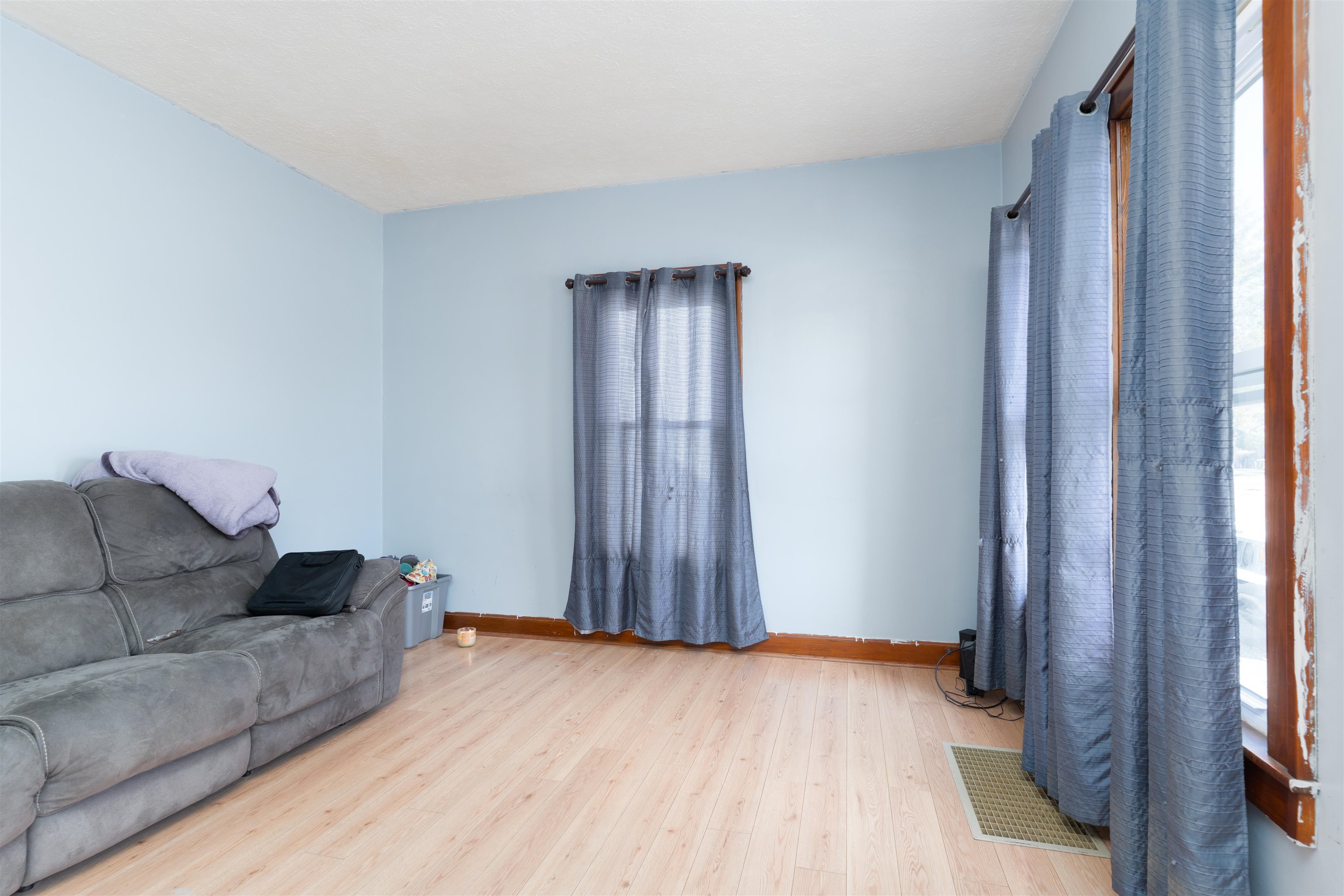529 24th St, Owensboro, Kentucky 42303, 3 Bedrooms Bedrooms, ,1 BathroomBathrooms,Single Family Residence,For Sale,24th St,91743