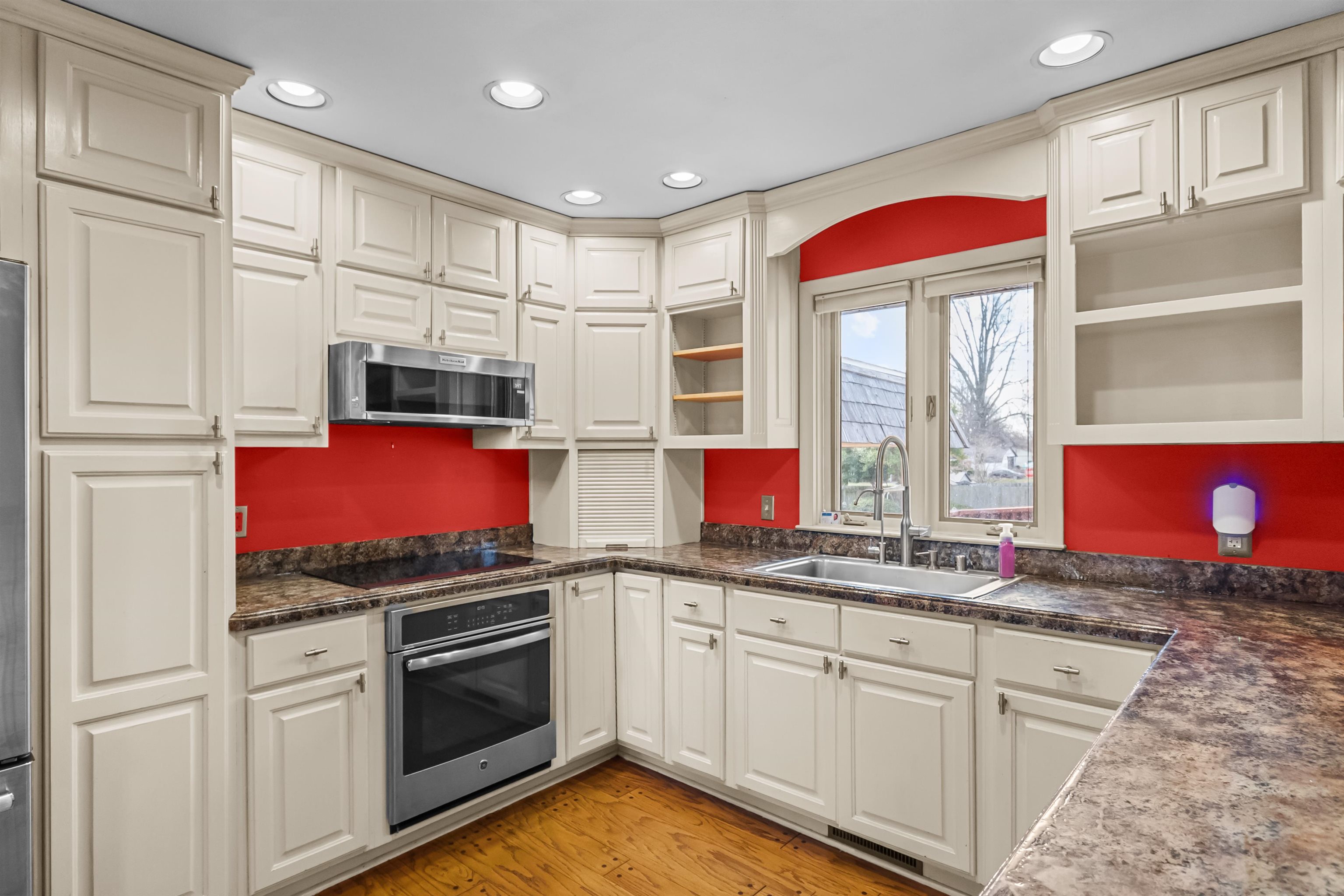 850 Parkway Drive, Owensboro, Kentucky 42303, 3 Bedrooms Bedrooms, ,2 BathroomsBathrooms,Single Family Residence,For Sale,Parkway Drive,91744