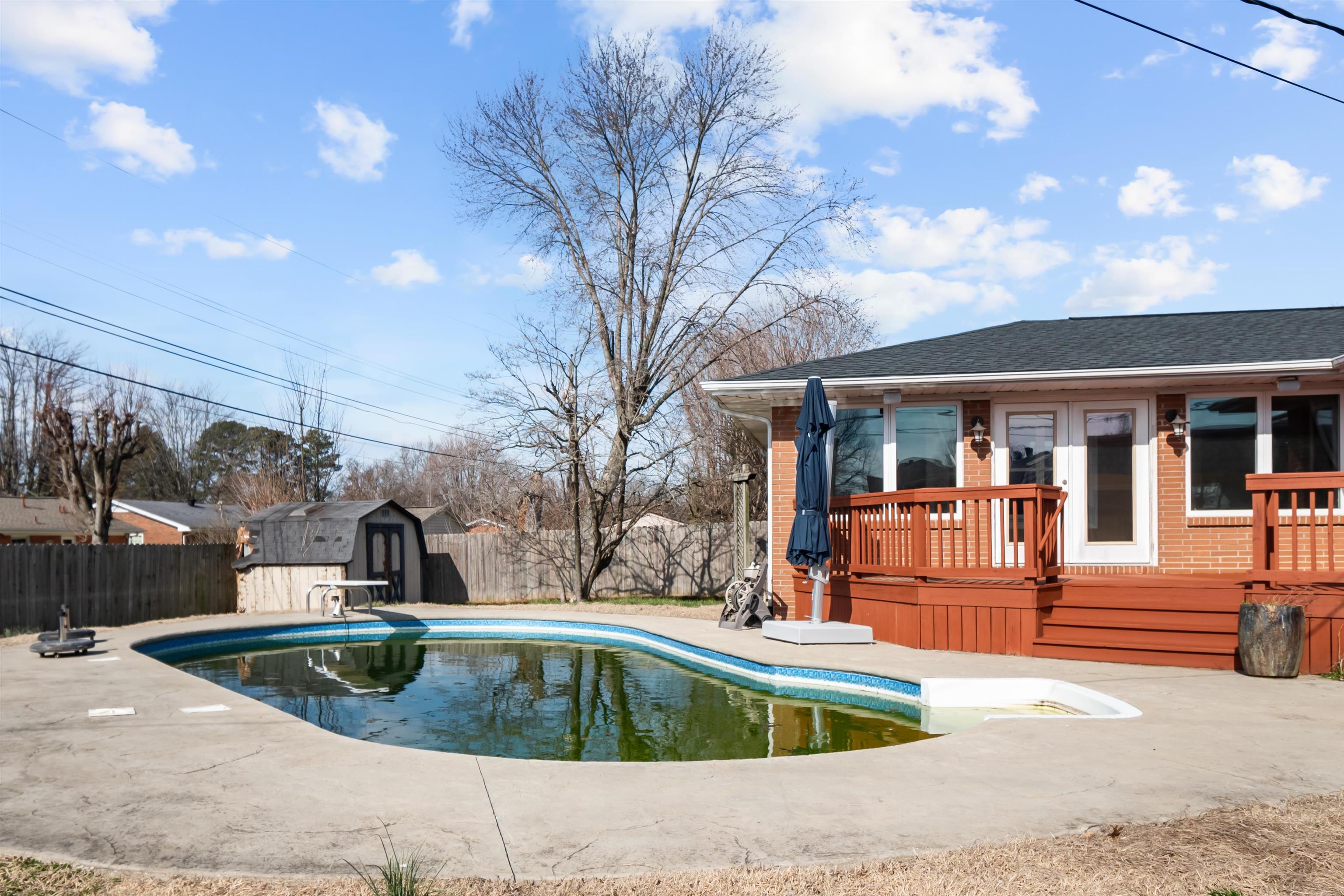 850 Parkway Drive, Owensboro, Kentucky 42303, 3 Bedrooms Bedrooms, ,2 BathroomsBathrooms,Single Family Residence,For Sale,Parkway Drive,91744