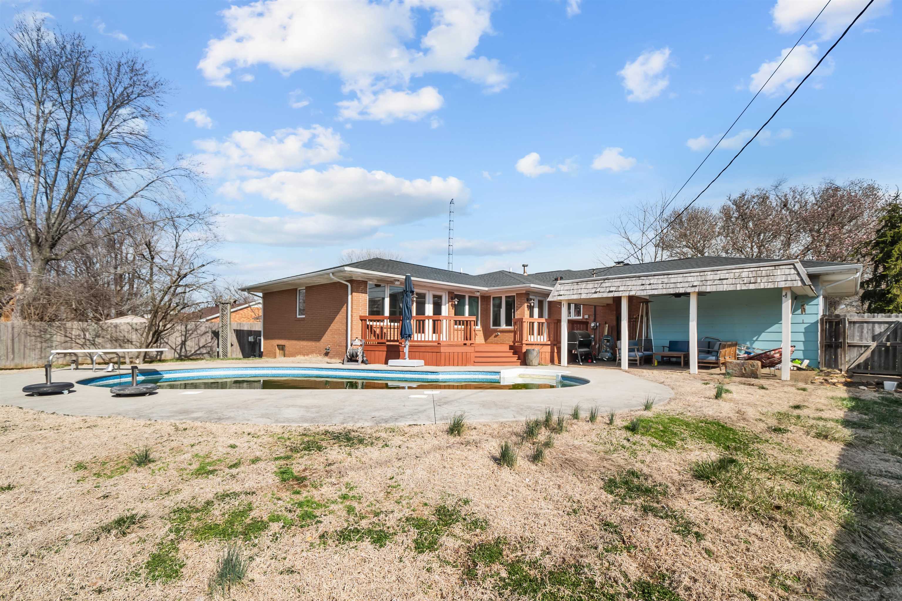 850 Parkway Drive, Owensboro, Kentucky 42303, 3 Bedrooms Bedrooms, ,2 BathroomsBathrooms,Single Family Residence,For Sale,Parkway Drive,91744