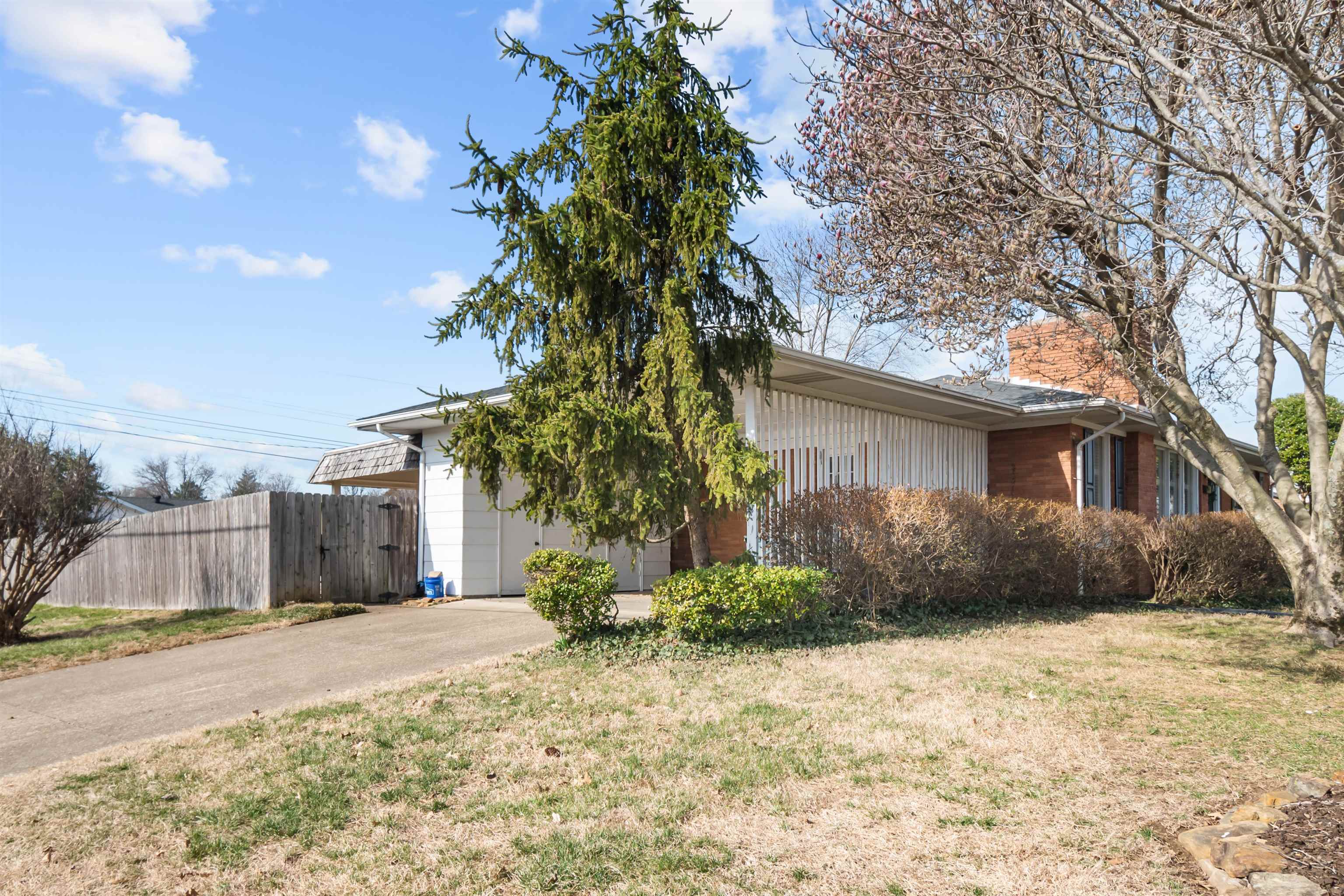 850 Parkway Drive, Owensboro, Kentucky 42303, 3 Bedrooms Bedrooms, ,2 BathroomsBathrooms,Single Family Residence,For Sale,Parkway Drive,91744