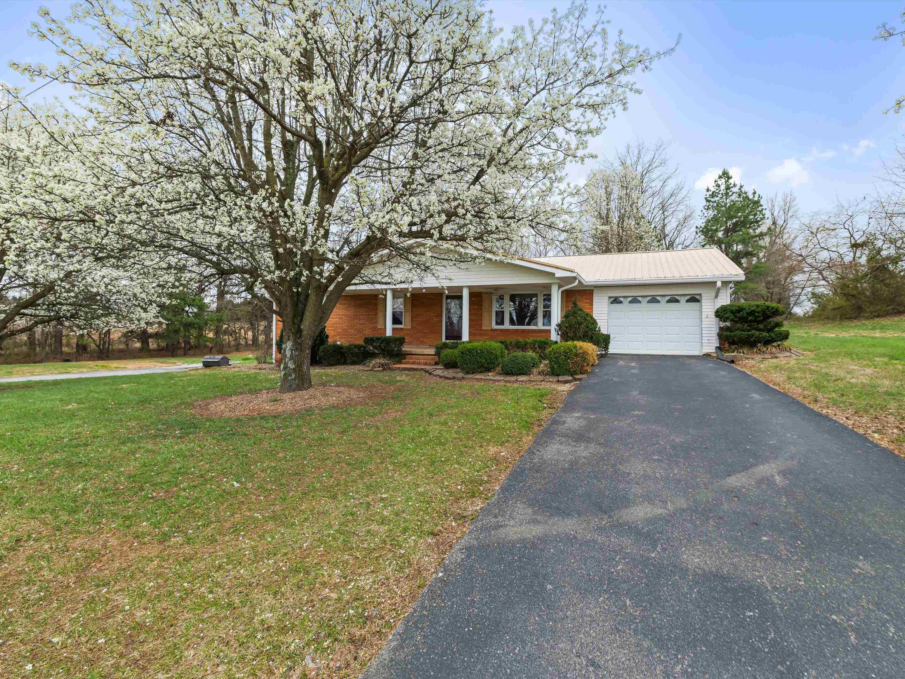 1035 Stringer Road, Sacramento, Kentucky 42372, 3 Bedrooms Bedrooms, ,3 BathroomsBathrooms,Single Family Residence,For Sale,Stringer Road,91759