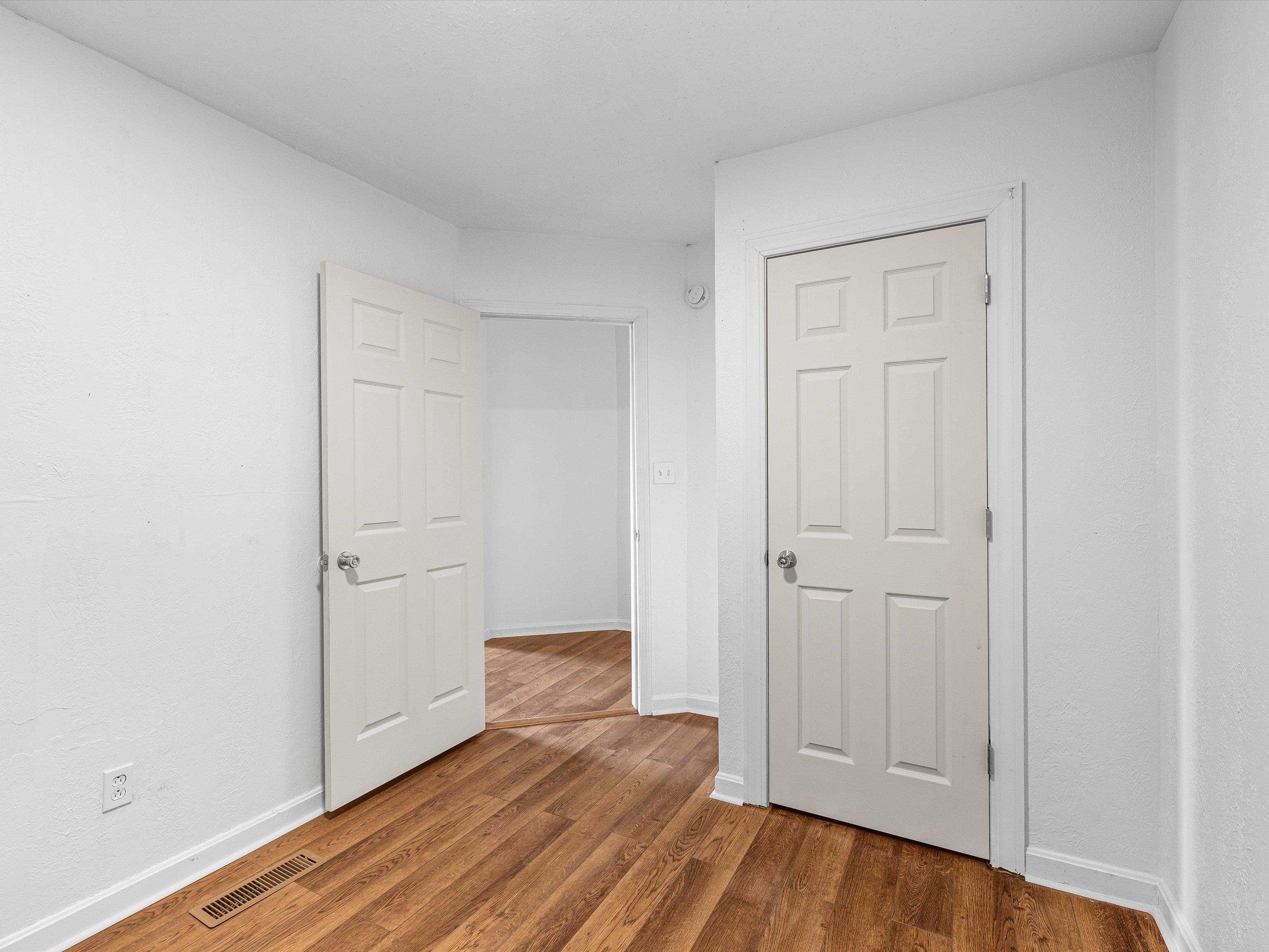 827 Walnut Street, Owensboro, Kentucky 42301, 5 Bedrooms Bedrooms, ,2 BathroomsBathrooms,Single Family Residence,For Sale,Walnut Street,91772