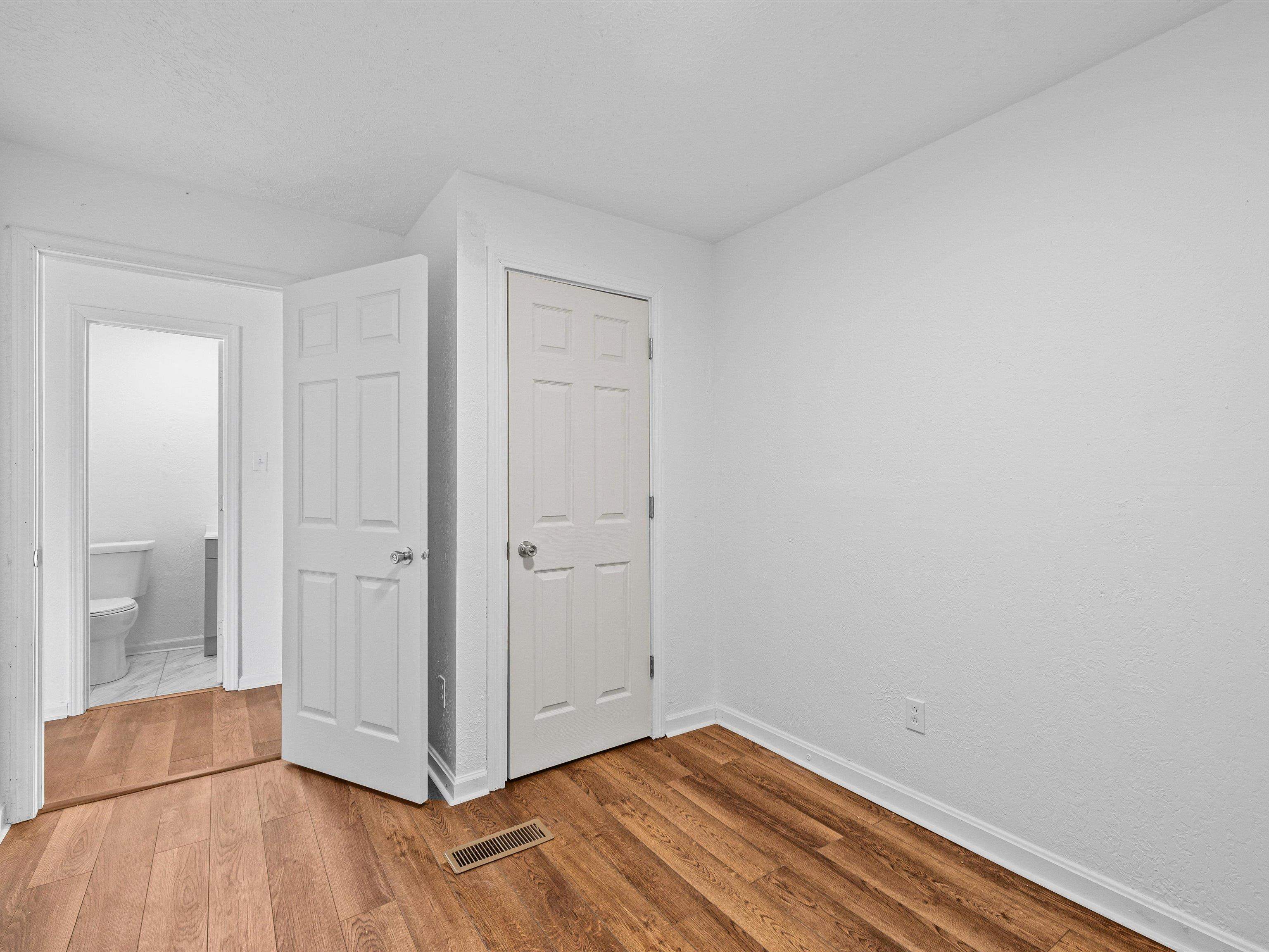 827 Walnut Street, Owensboro, Kentucky 42301, 5 Bedrooms Bedrooms, ,2 BathroomsBathrooms,Single Family Residence,For Sale,Walnut Street,91772