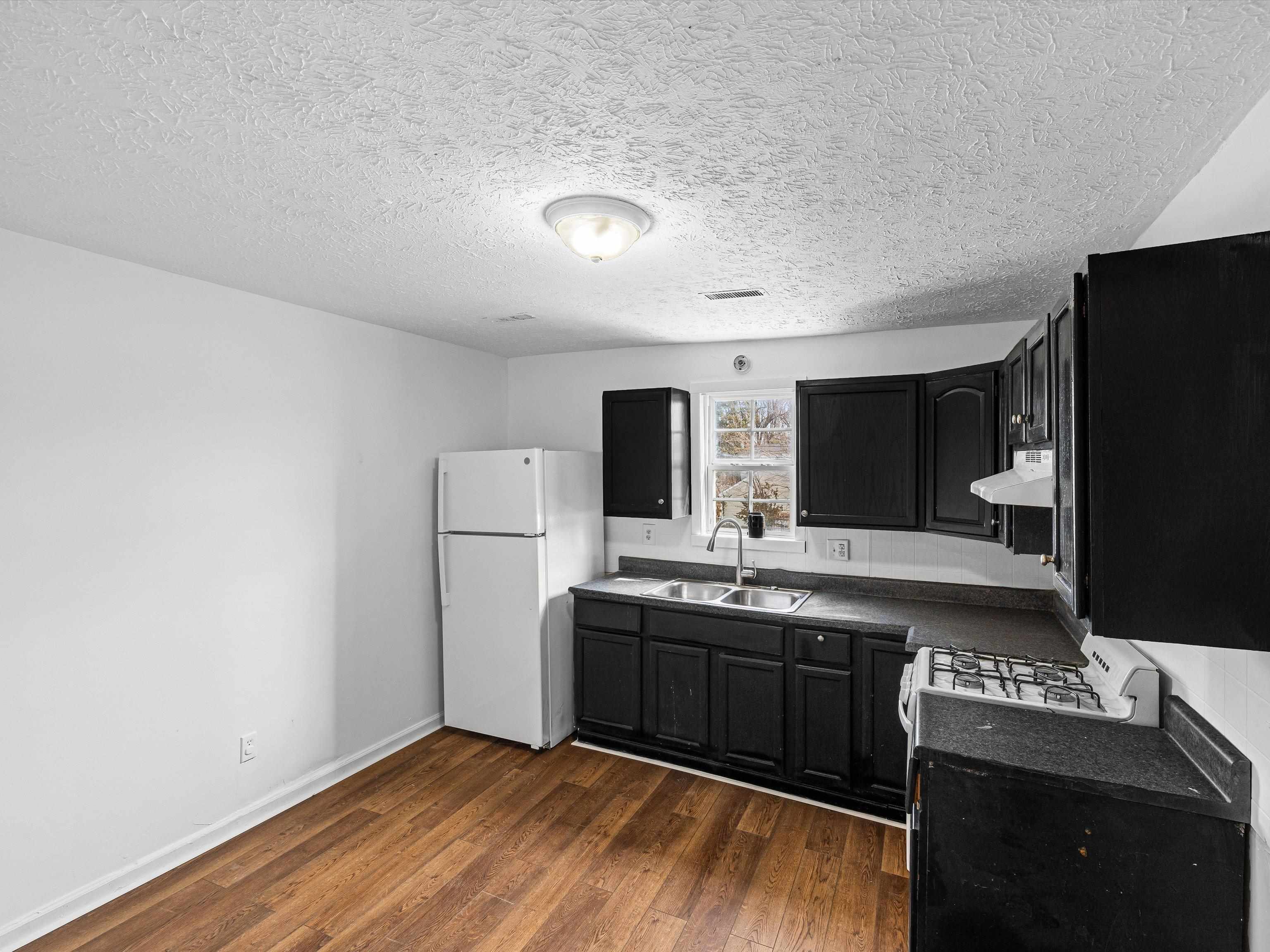 827 Walnut Street, Owensboro, Kentucky 42301, 5 Bedrooms Bedrooms, ,2 BathroomsBathrooms,Single Family Residence,For Sale,Walnut Street,91772