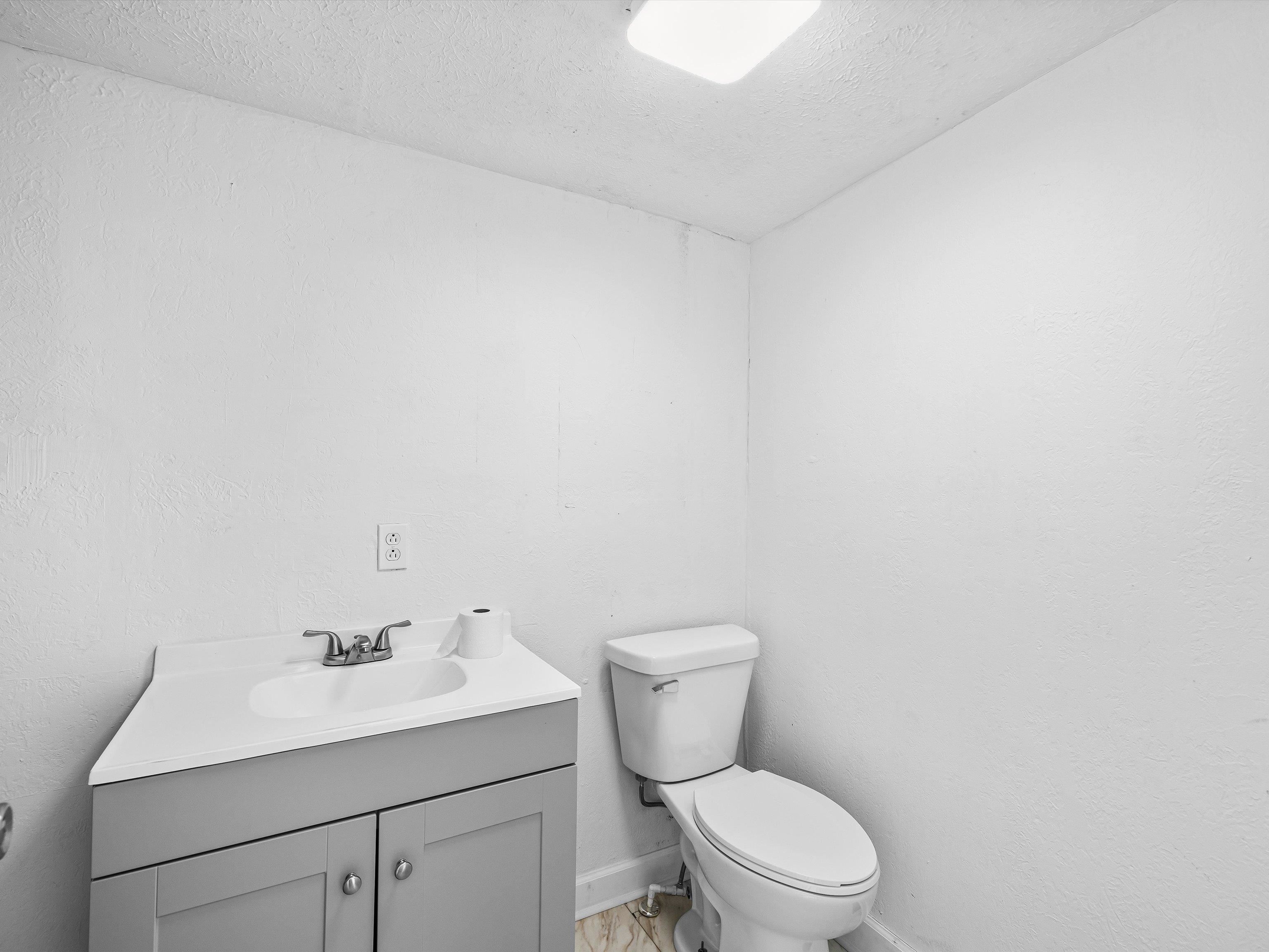 827 Walnut Street, Owensboro, Kentucky 42301, 5 Bedrooms Bedrooms, ,2 BathroomsBathrooms,Single Family Residence,For Sale,Walnut Street,91772