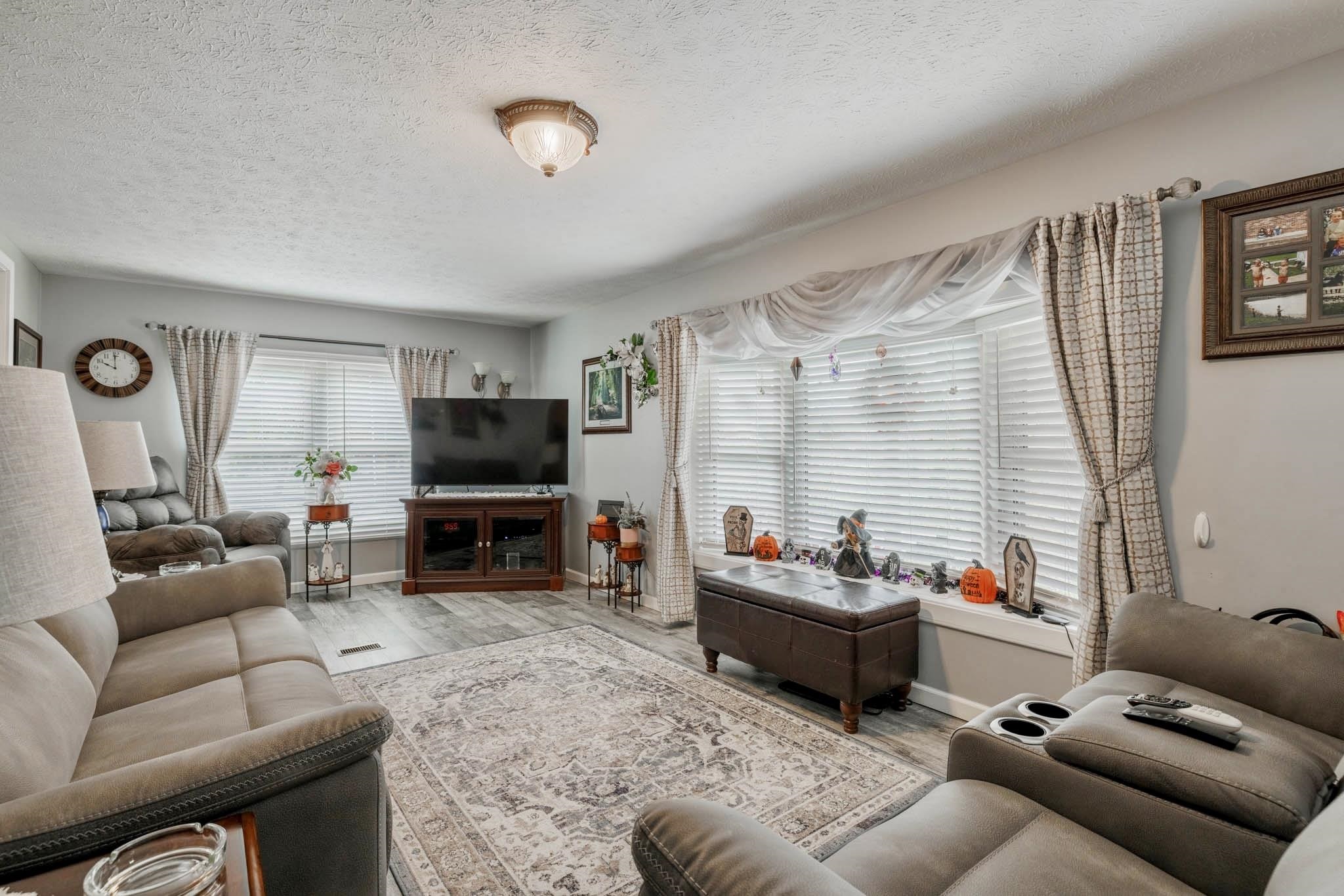 4760 Hawesville Easton Rd, Reynolds Station, Kentucky 42368, 3 Bedrooms Bedrooms, ,1 BathroomBathrooms,Manufactured Home,For Sale,Hawesville Easton Rd,91777
